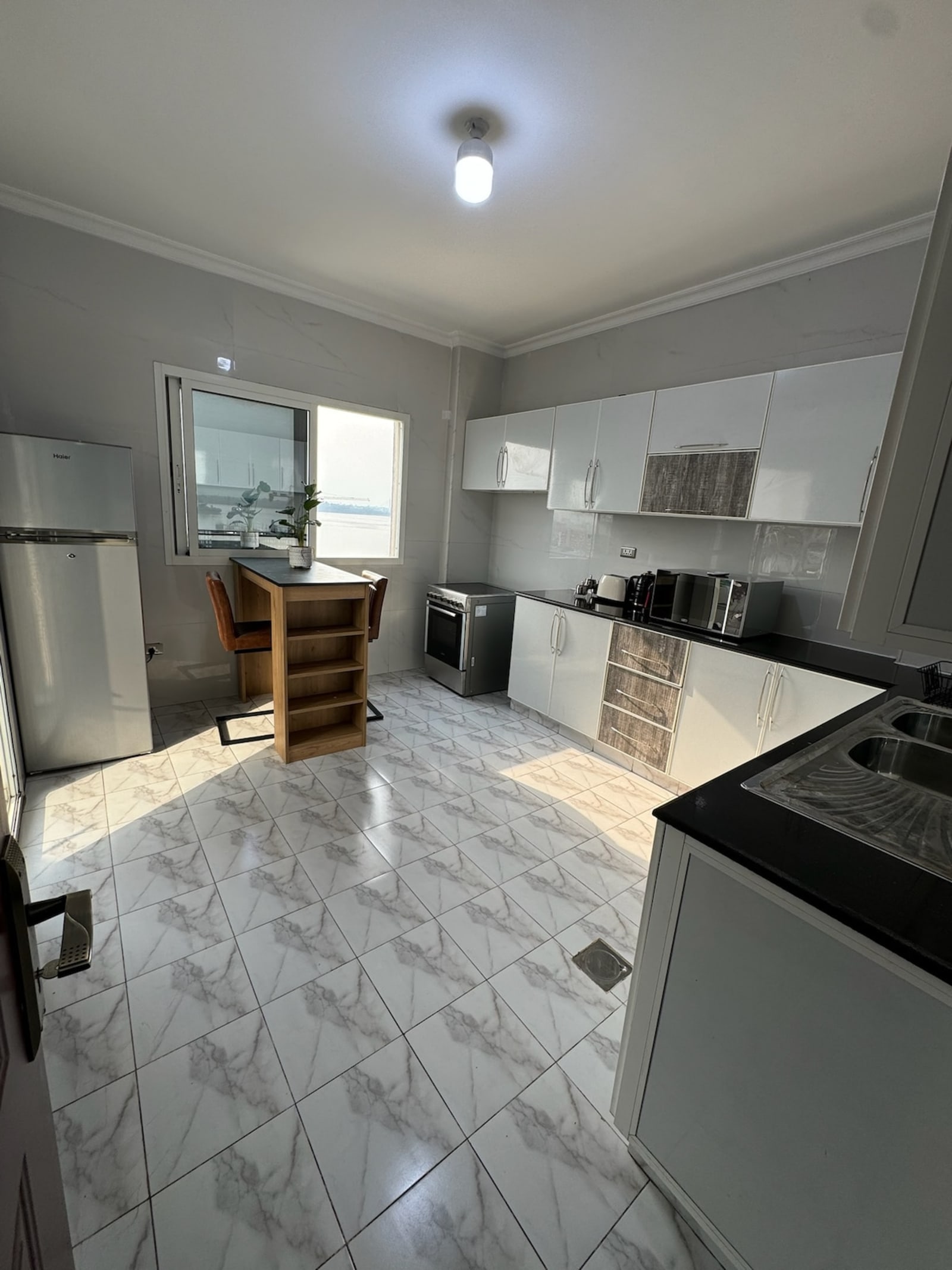 Gombe Design — 3 chambres, balcon & vue rivière — photo 6