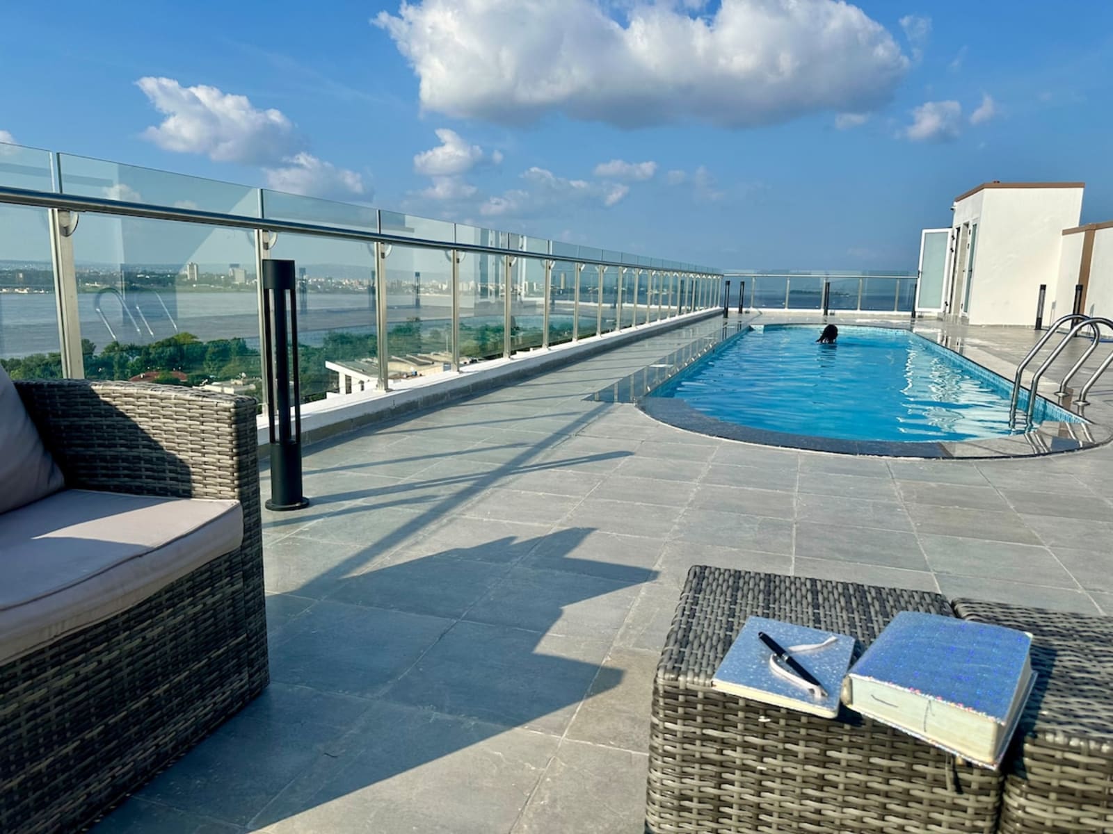 Gombe Pullman — Suite équipée, piscine & vue rivière — photo 7