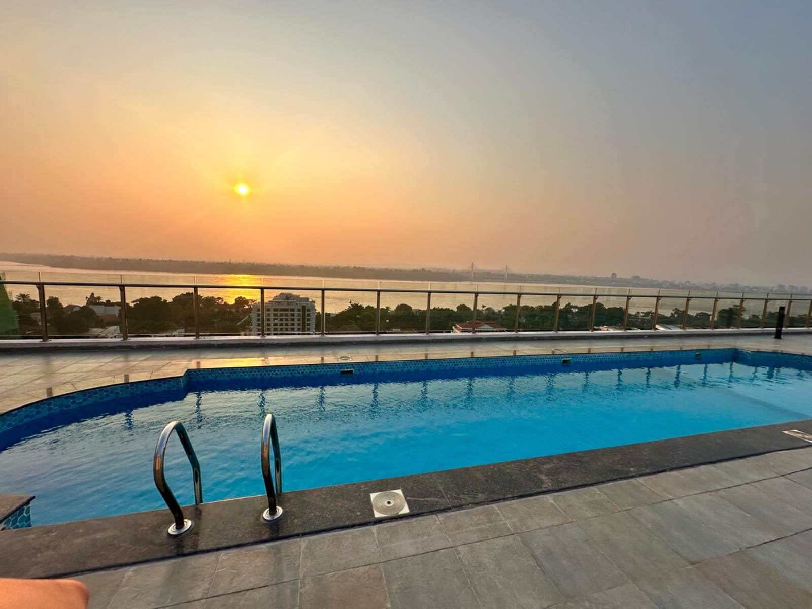 Gombe Pullman — Suite équipée, piscine & vue rivière — photo 8
