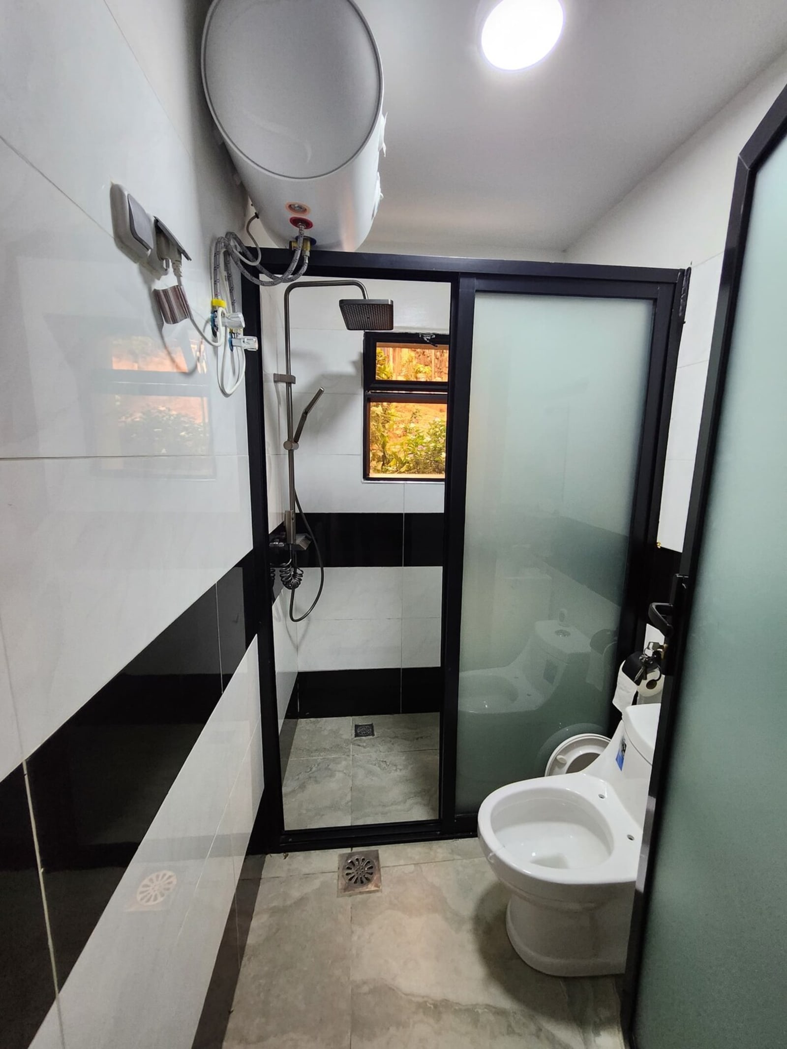 Galerie La Fontaine, Gombe — Suite équipée — photo 6