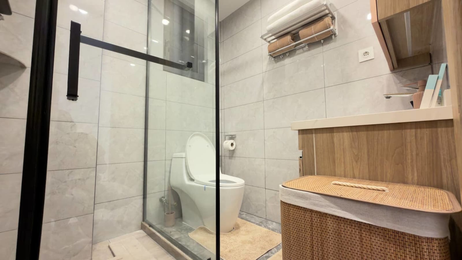Gombe - Appartement 2 chambres avec piscine et vue fleuve, tour Fokia — photo 24
