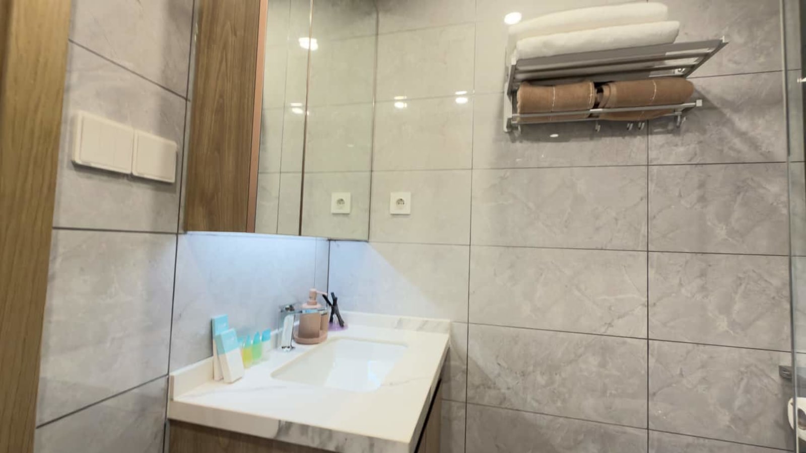 Gombe - Appartement 2 chambres avec piscine et vue fleuve, tour Fokia — photo 28