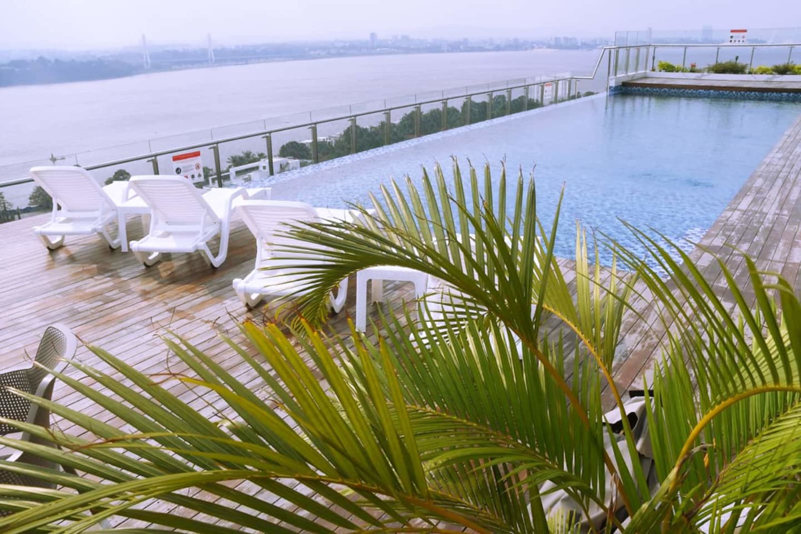 Gombe - Appartement 2 chambres avec piscine et vue fleuve, tour Fokia — photo 41