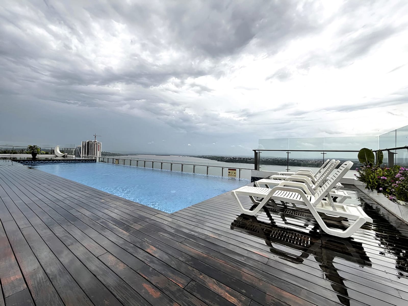 Gombe - Appartement 2 chambres avec piscine et vue fleuve, tour Fokia — photo 43