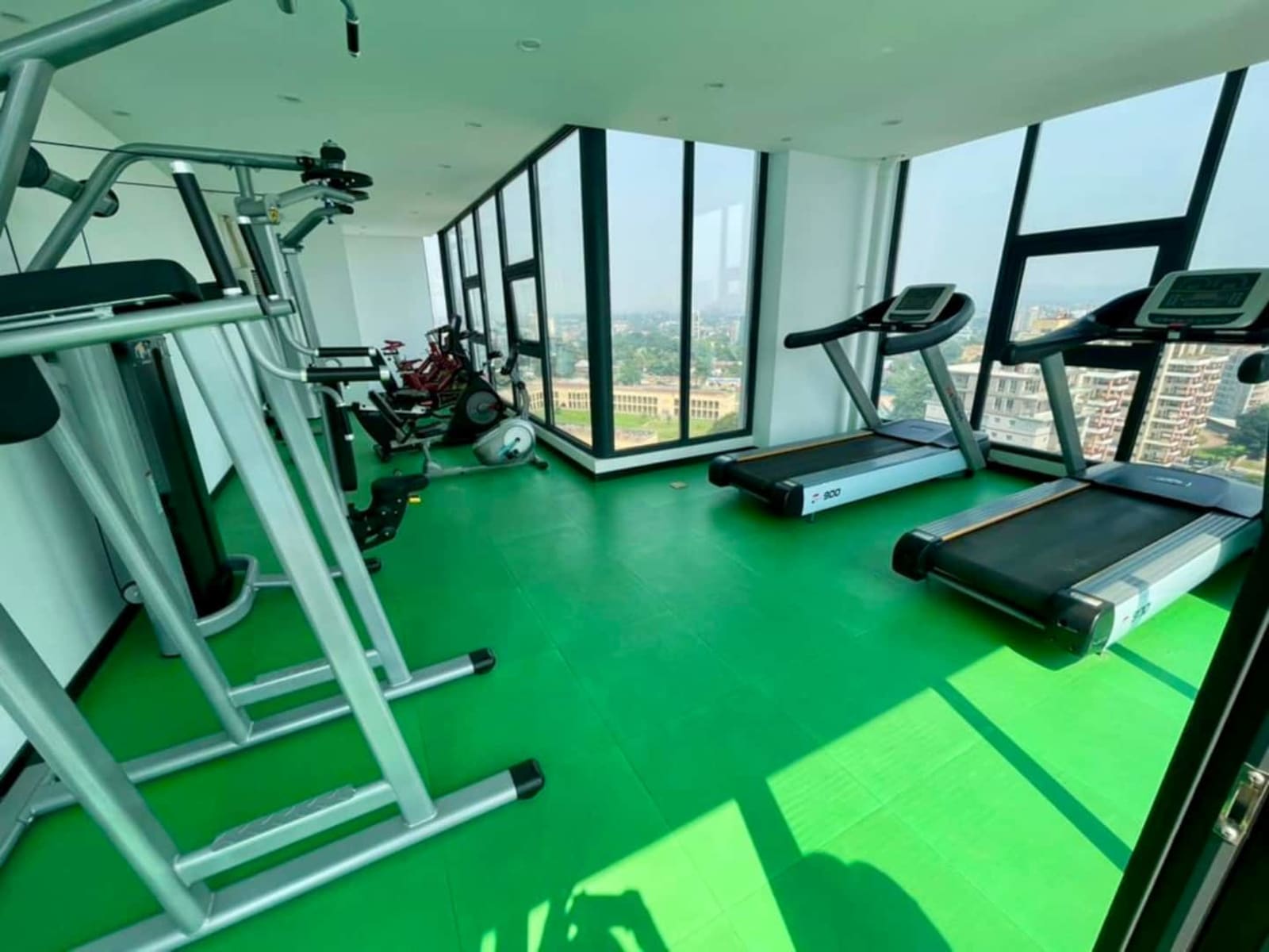 Gombe Pullman — Appartement 2 chambres, piscine et salle de sport — photo 11