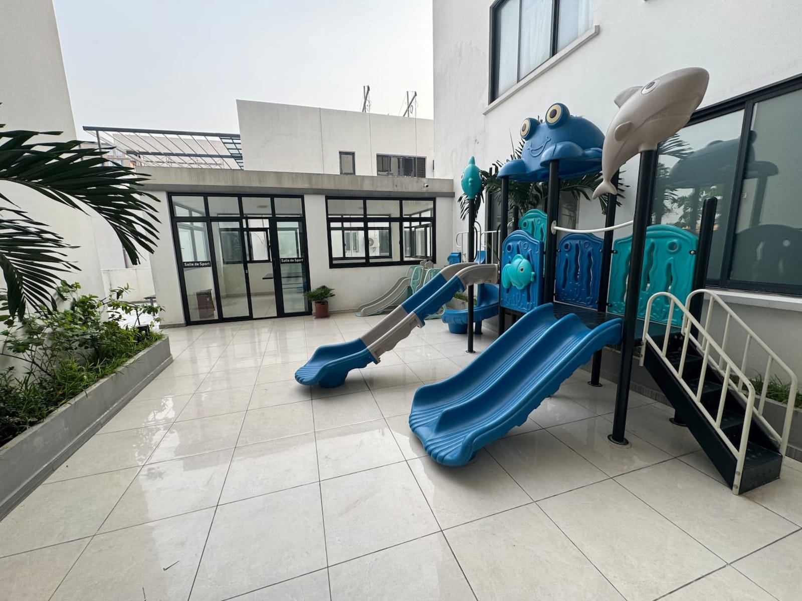 Gombe Pullman — Appartement 2 chambres, piscine et salle de sport — photo 13
