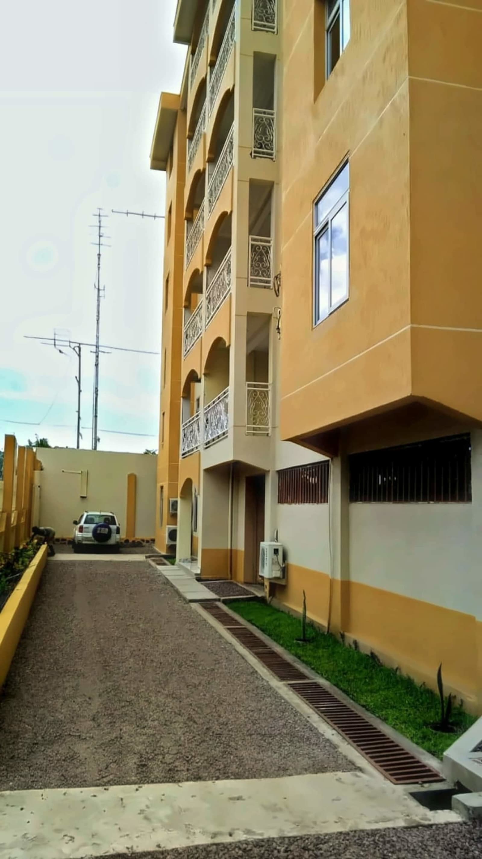 Gombe — appartement 3 chambres climatisé, résidence protégée et ascenseur — photo 6
