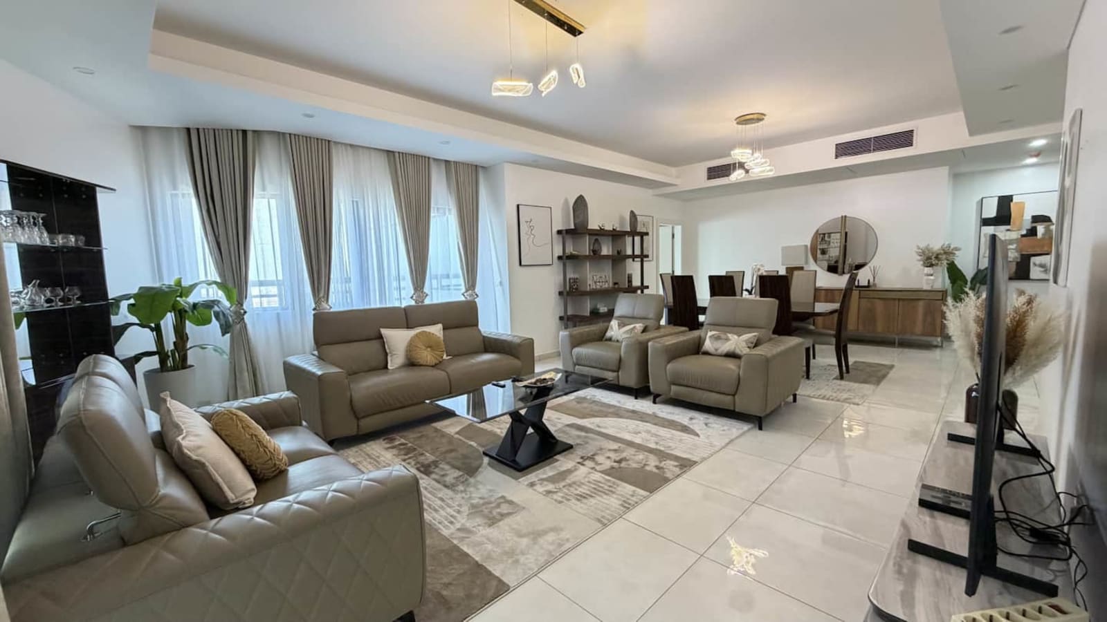 Gombe, River Towers — 3 chambres, vue fleuve et balcon privé — photo 1
