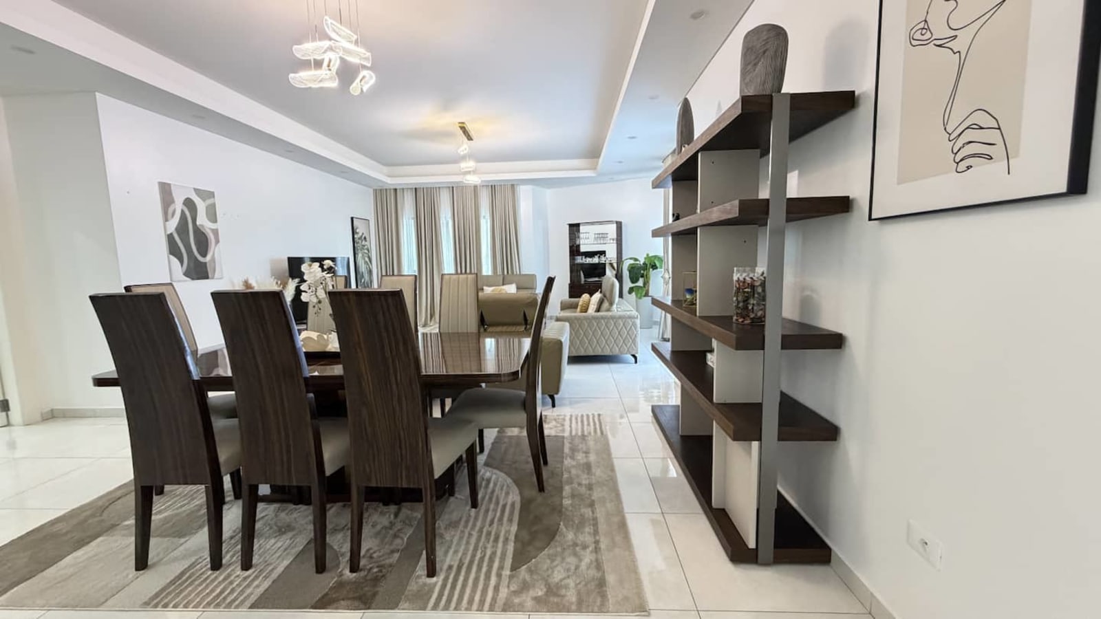 Gombe, River Towers — 3 chambres, vue fleuve et balcon privé — photo 2
