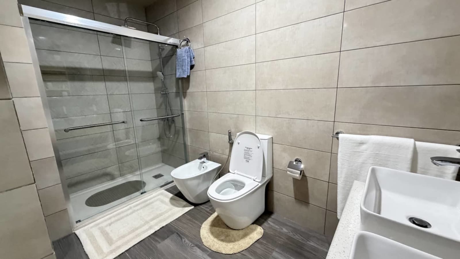 Gombe, River Towers — 3 chambres, vue fleuve et balcon privé — photo 17