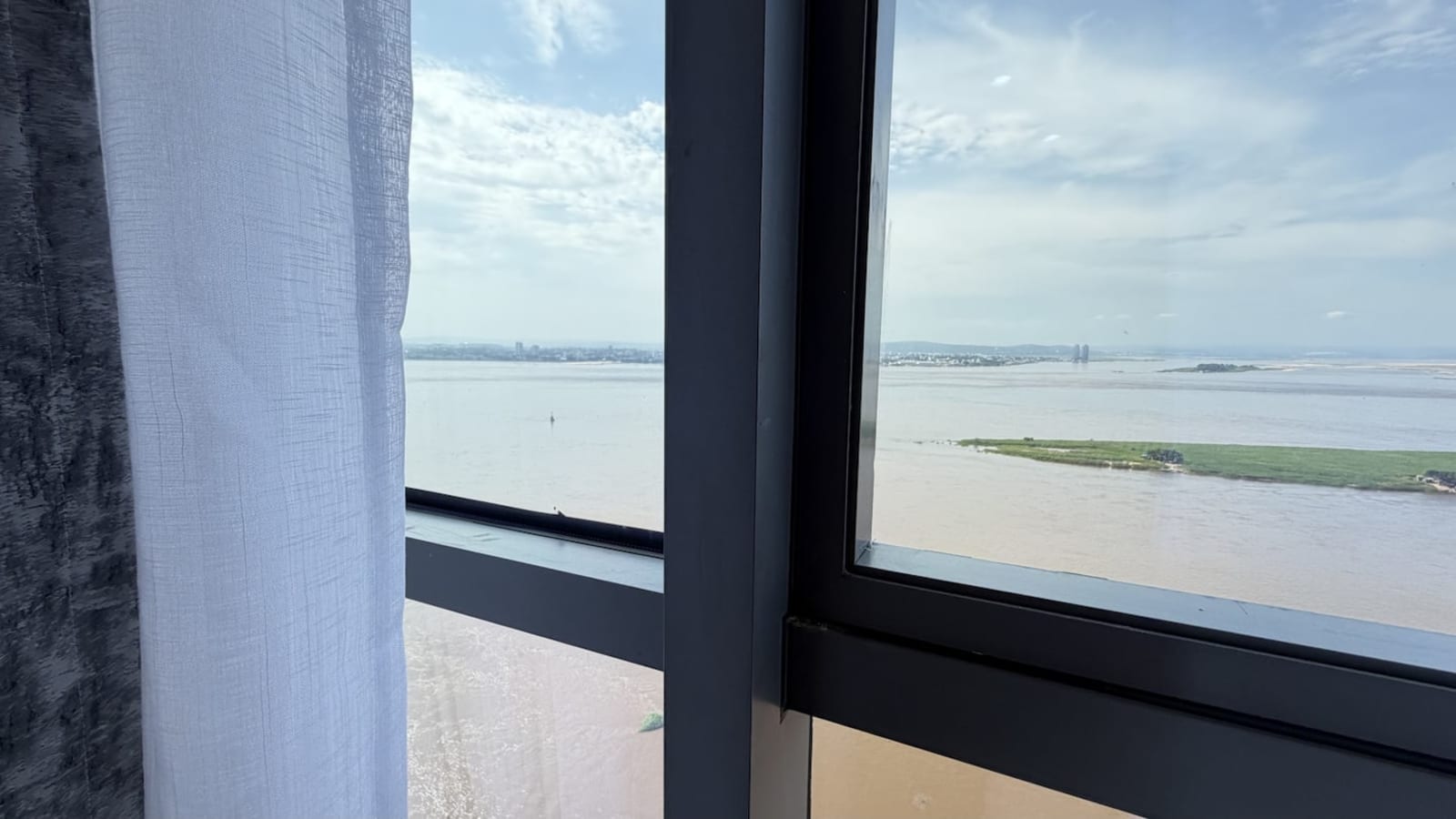 Gombe, River Towers — 3 chambres, vue fleuve et balcon privé — photo 36