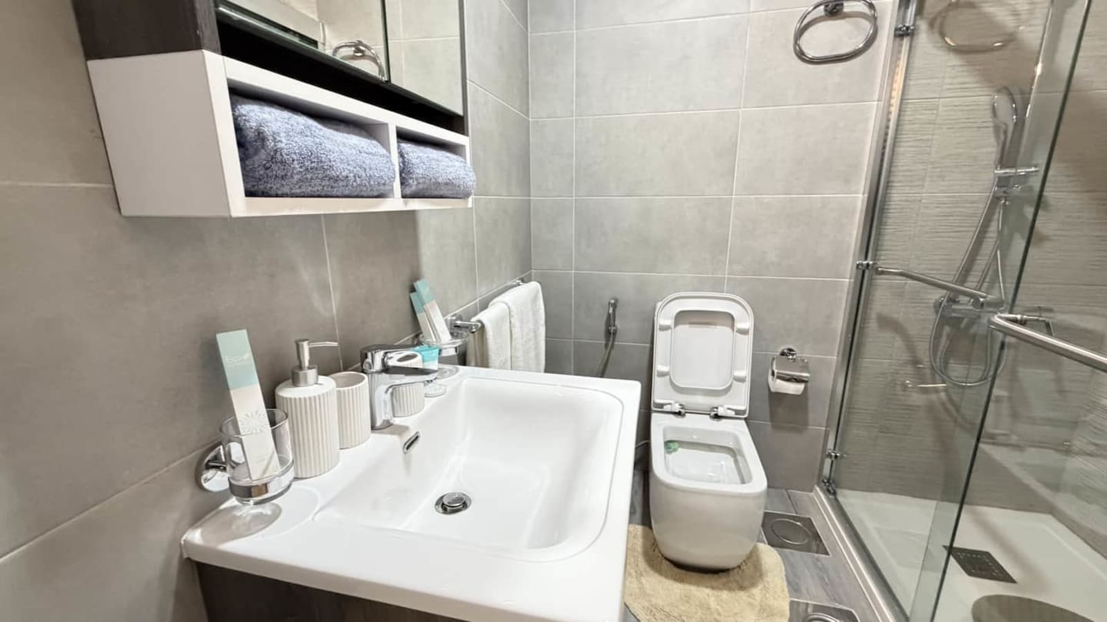 Gombe, River Towers — 3 chambres, vue fleuve et balcon privé — photo 37