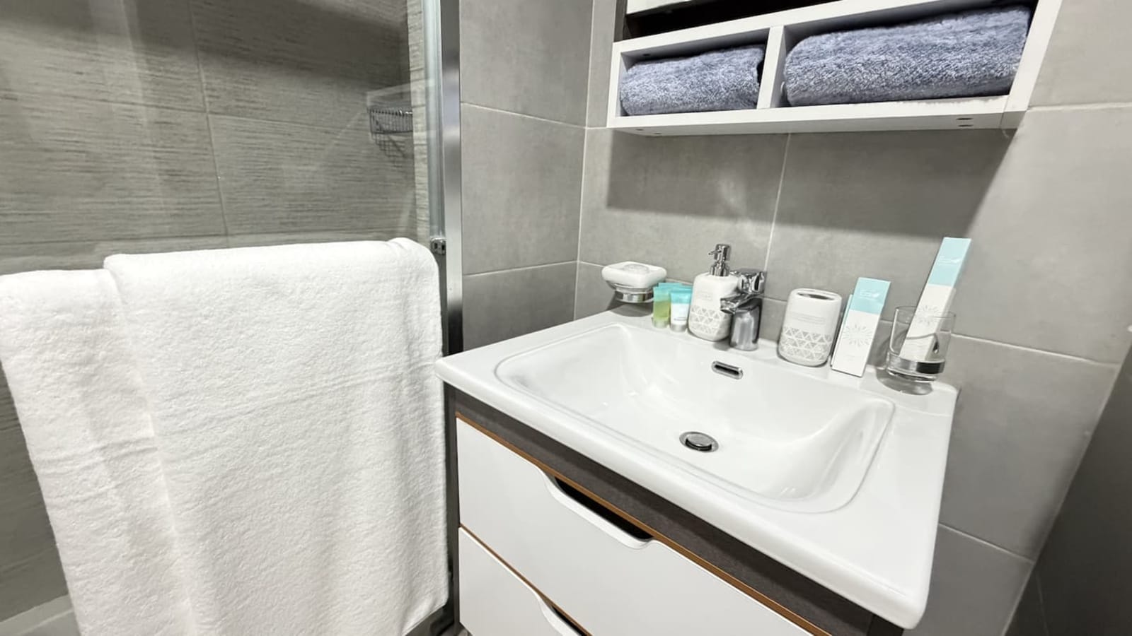 Gombe, River Towers — 3 chambres, vue fleuve et balcon privé — photo 44