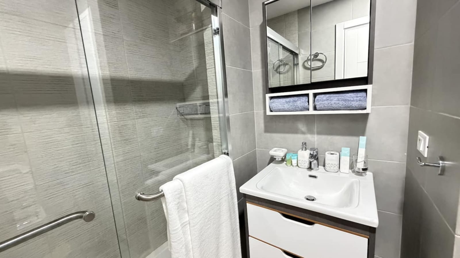 Gombe, River Towers — 3 chambres, vue fleuve et balcon privé — photo 45
