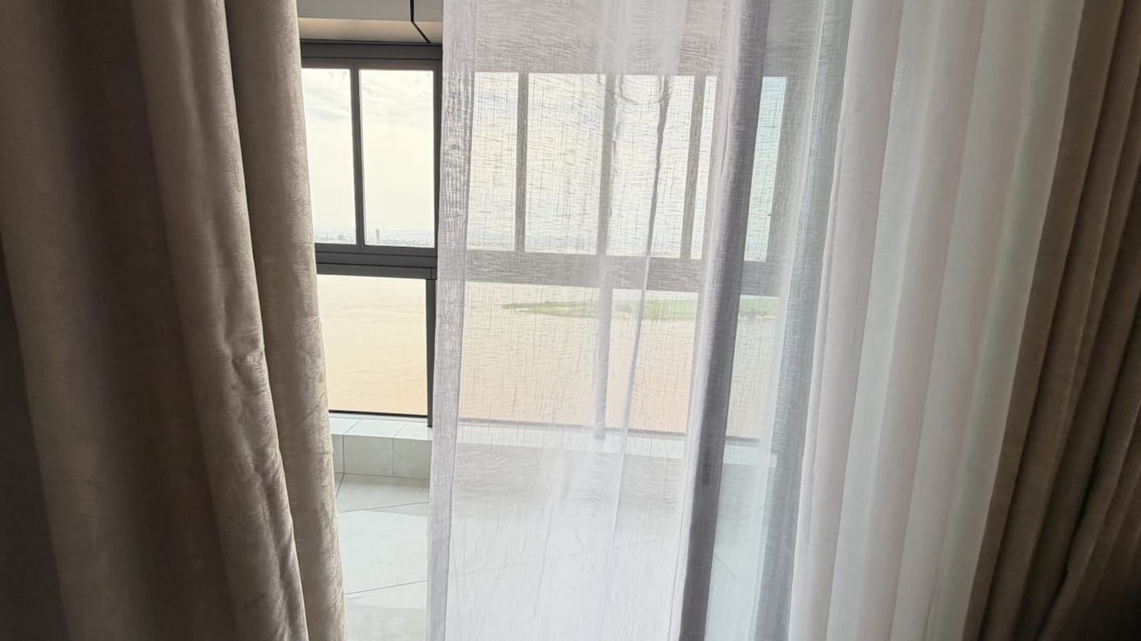 Gombe, River Towers — 3 chambres, vue fleuve et balcon privé — photo 55