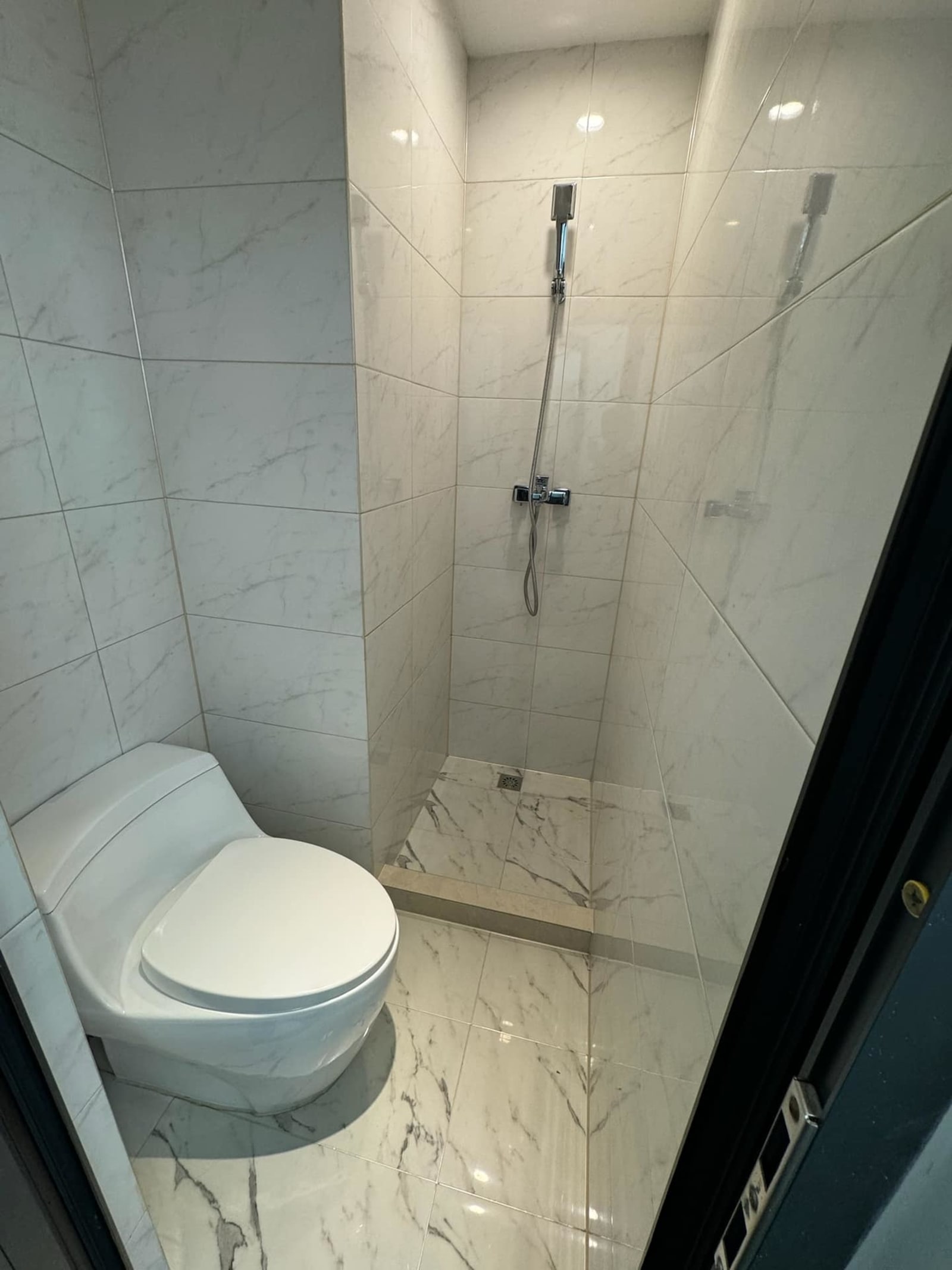 Gombe Aimée Towers — 2 chambres avec piscine et salle de sport — photo 9