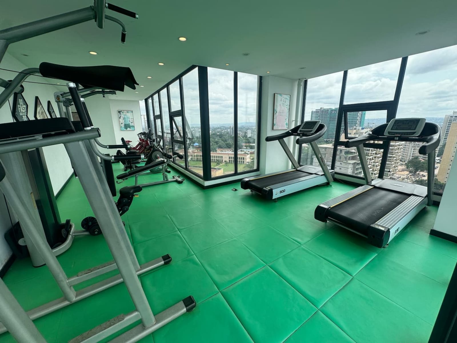 Gombe Aimée Towers — 2 chambres avec piscine et salle de sport — photo 14