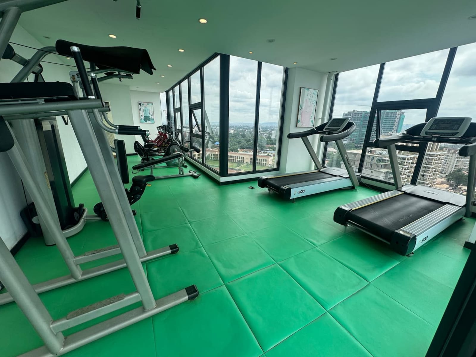 Gombe Aimée Towers — 2 chambres avec piscine et salle de sport — photo 15