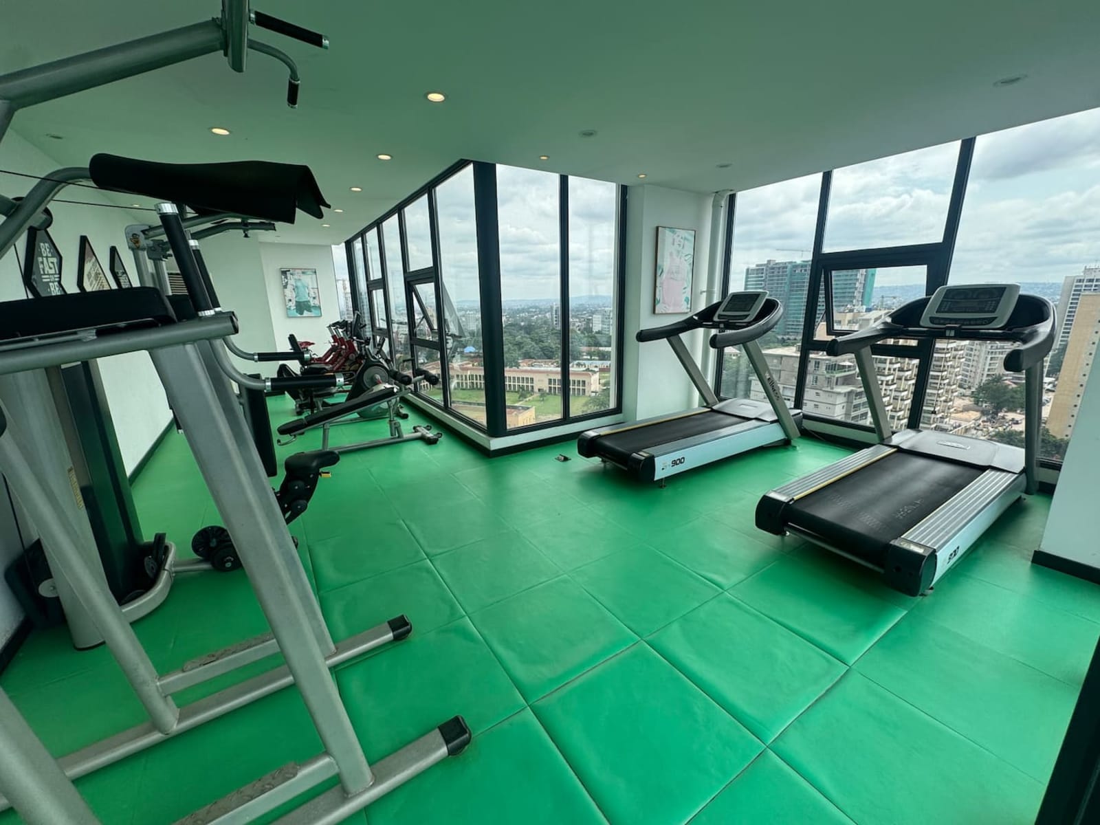 Gombe Aimée Towers — 2 chambres avec piscine et salle de sport — photo 16