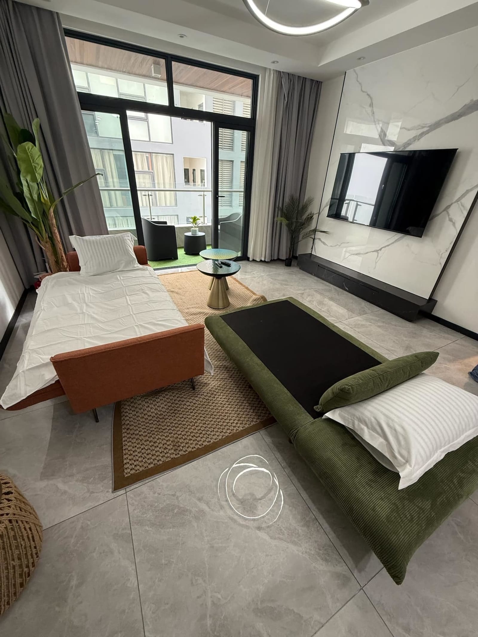 Gombe, tour Fokia — une chambre avec piscine et salle de sport — photo 6