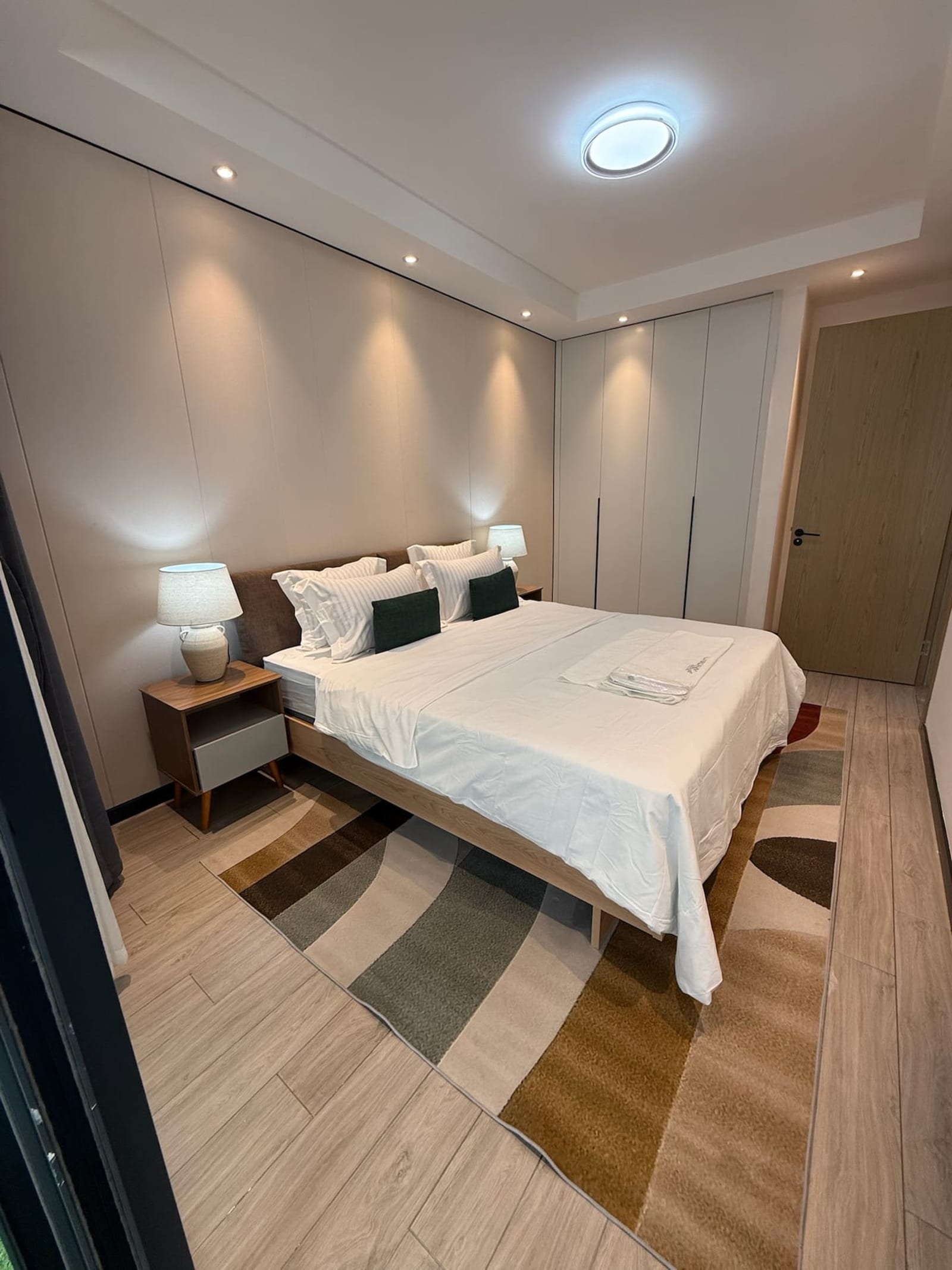 Gombe, tour Fokia — une chambre avec piscine et salle de sport — photo 10