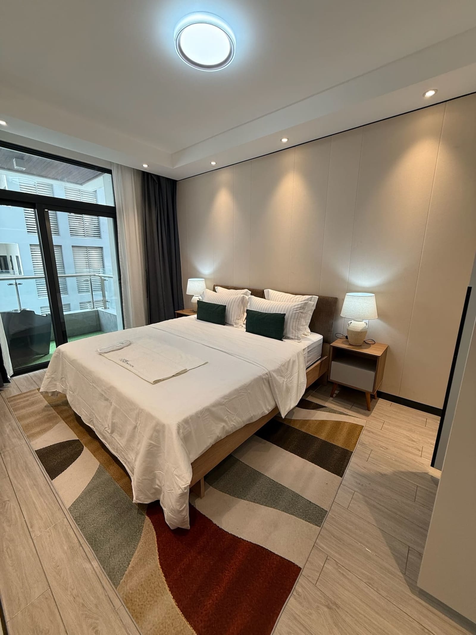 Gombe, tour Fokia — une chambre avec piscine et salle de sport — photo 12