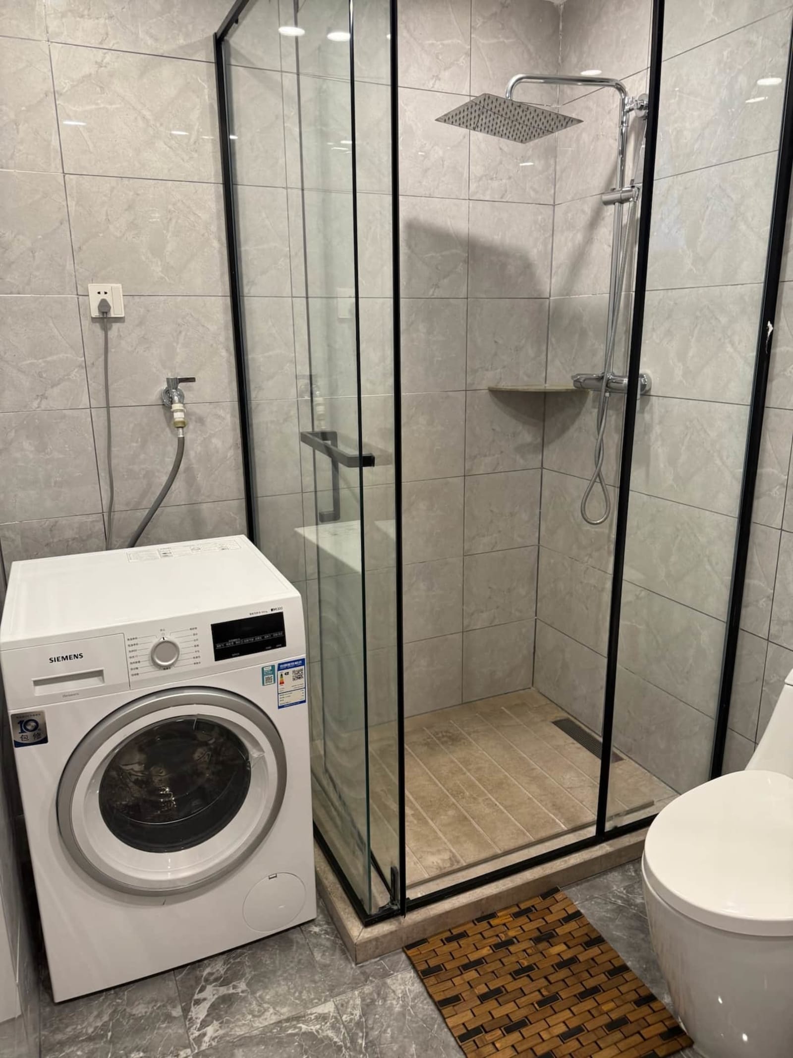 Gombe, tour Fokia — une chambre avec piscine et salle de sport — photo 13