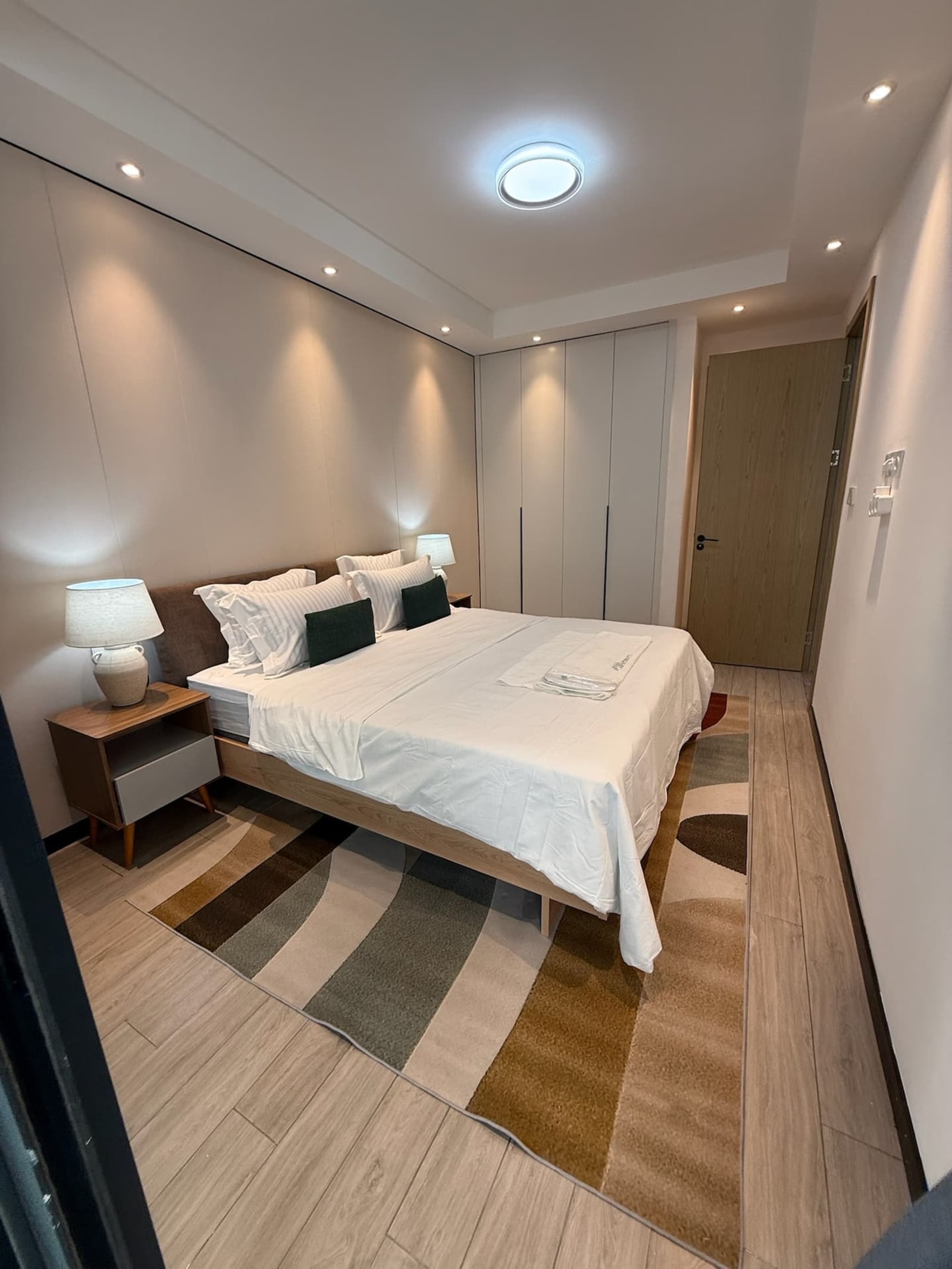 Gombe, tour Fokia — une chambre avec piscine et salle de sport — photo 11