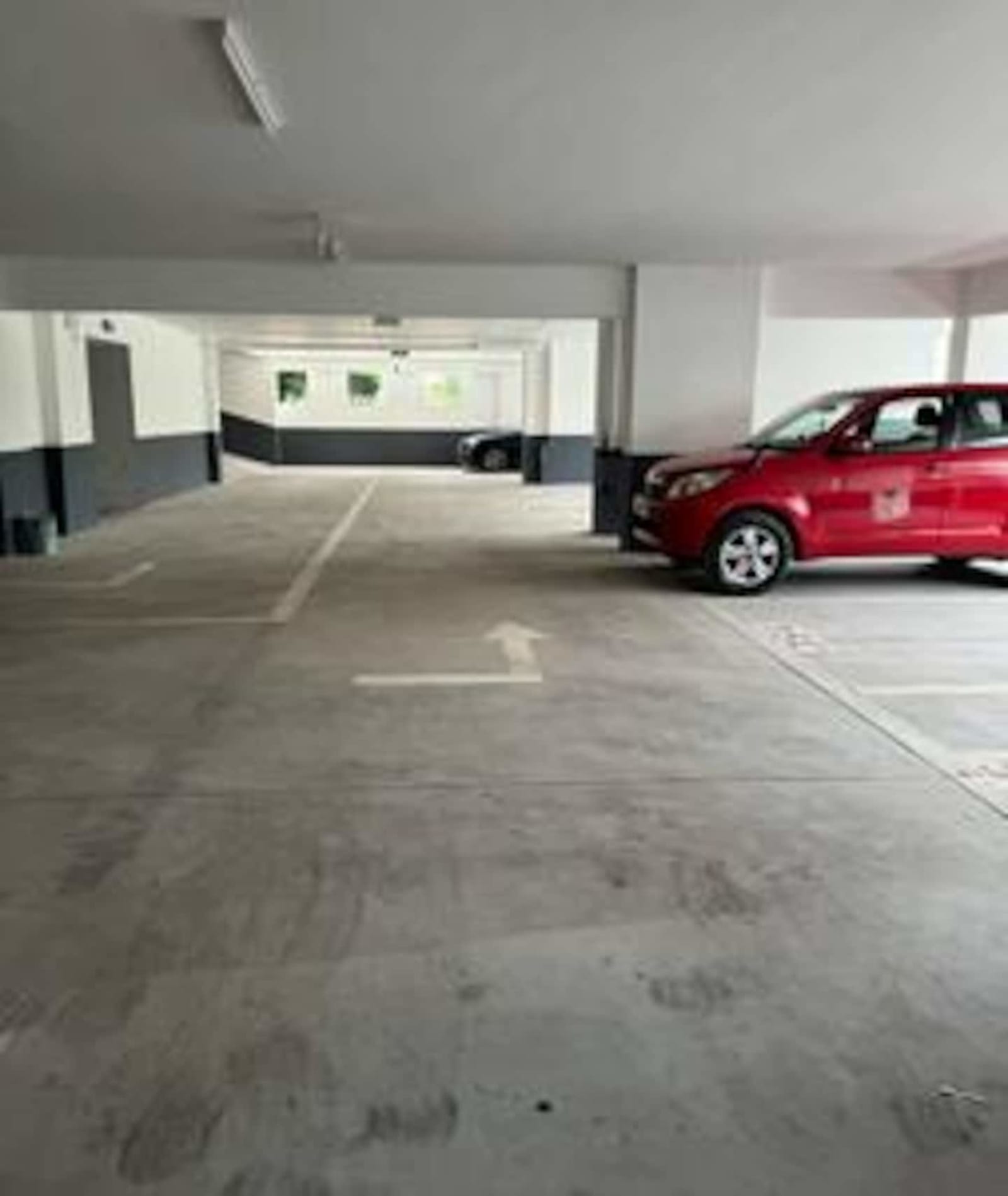 Gombe, tour Fokia — une chambre avec piscine et salle de sport — photo 20