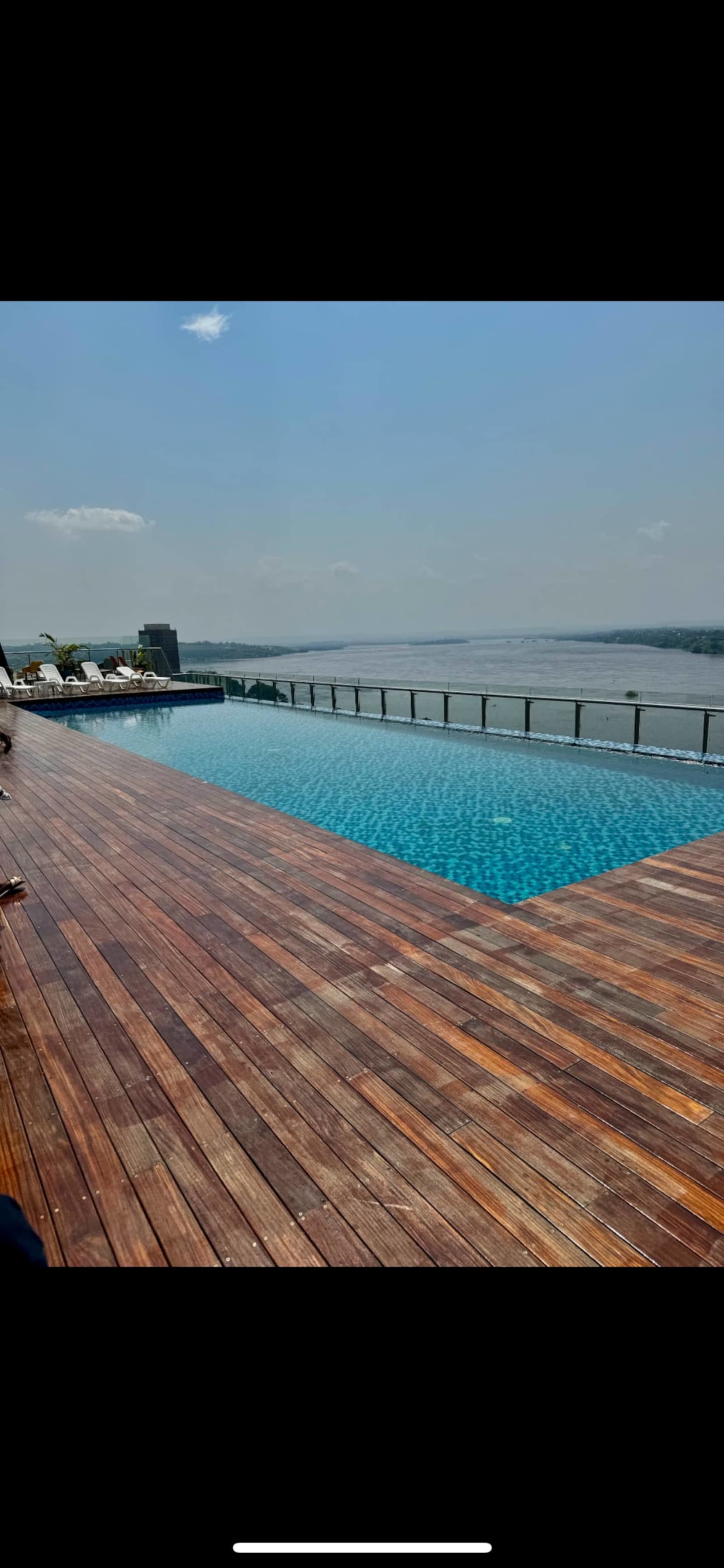 Gombe, tour Fokia — une chambre avec piscine et salle de sport — photo 29