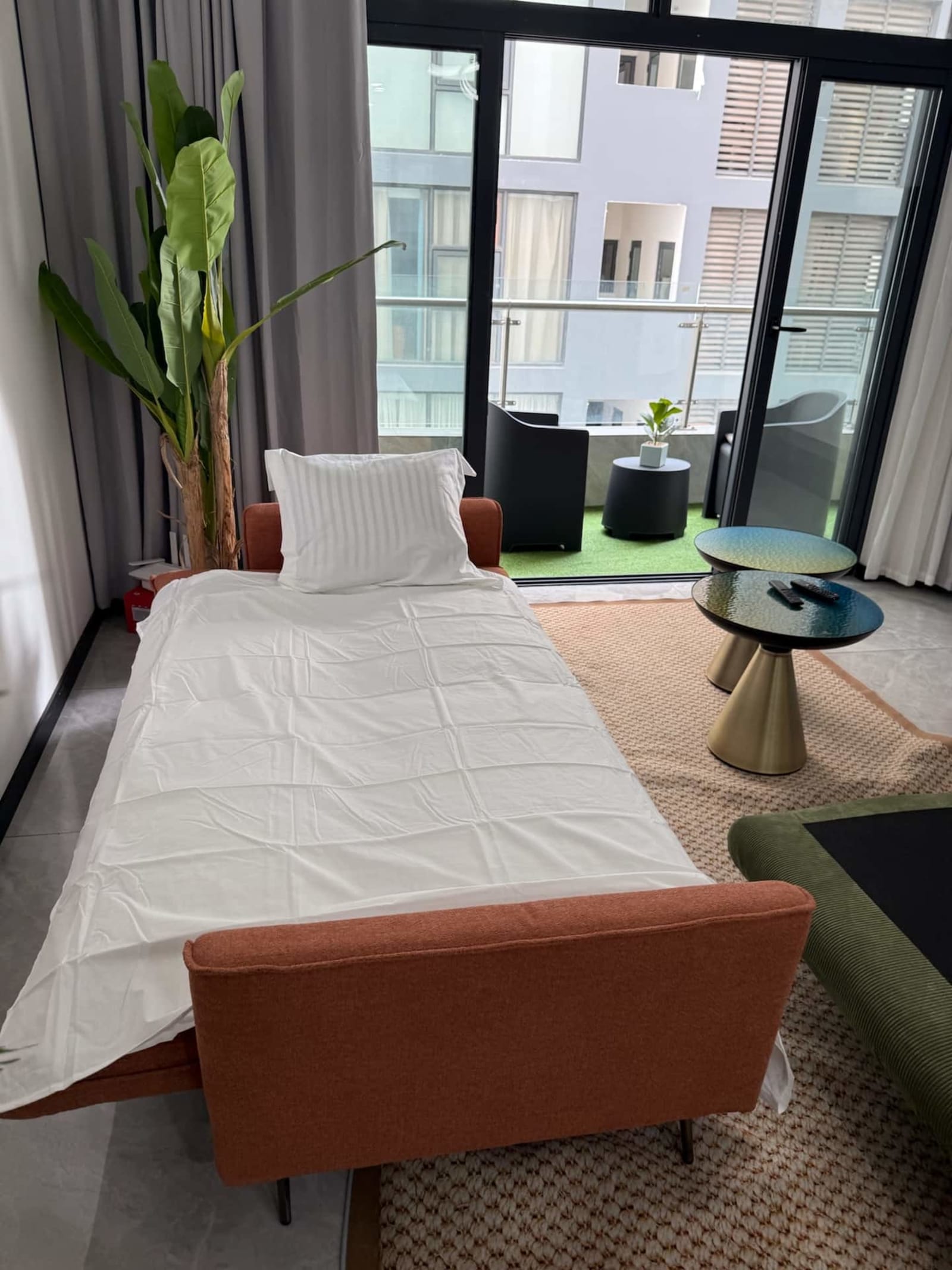 Gombe, tour Fokia — une chambre avec piscine et salle de sport — photo 32