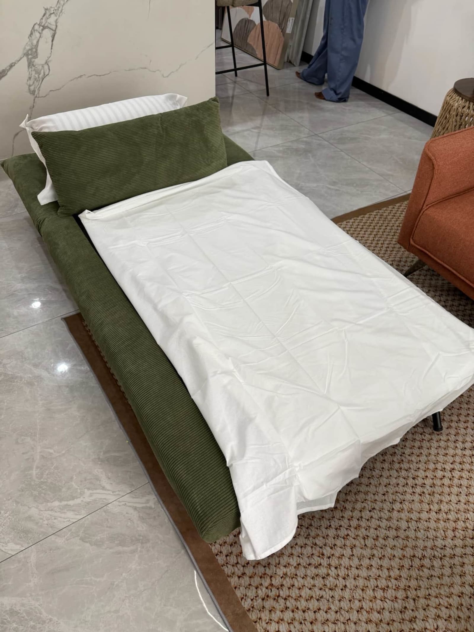 Gombe, tour Fokia — une chambre avec piscine et salle de sport — photo 31