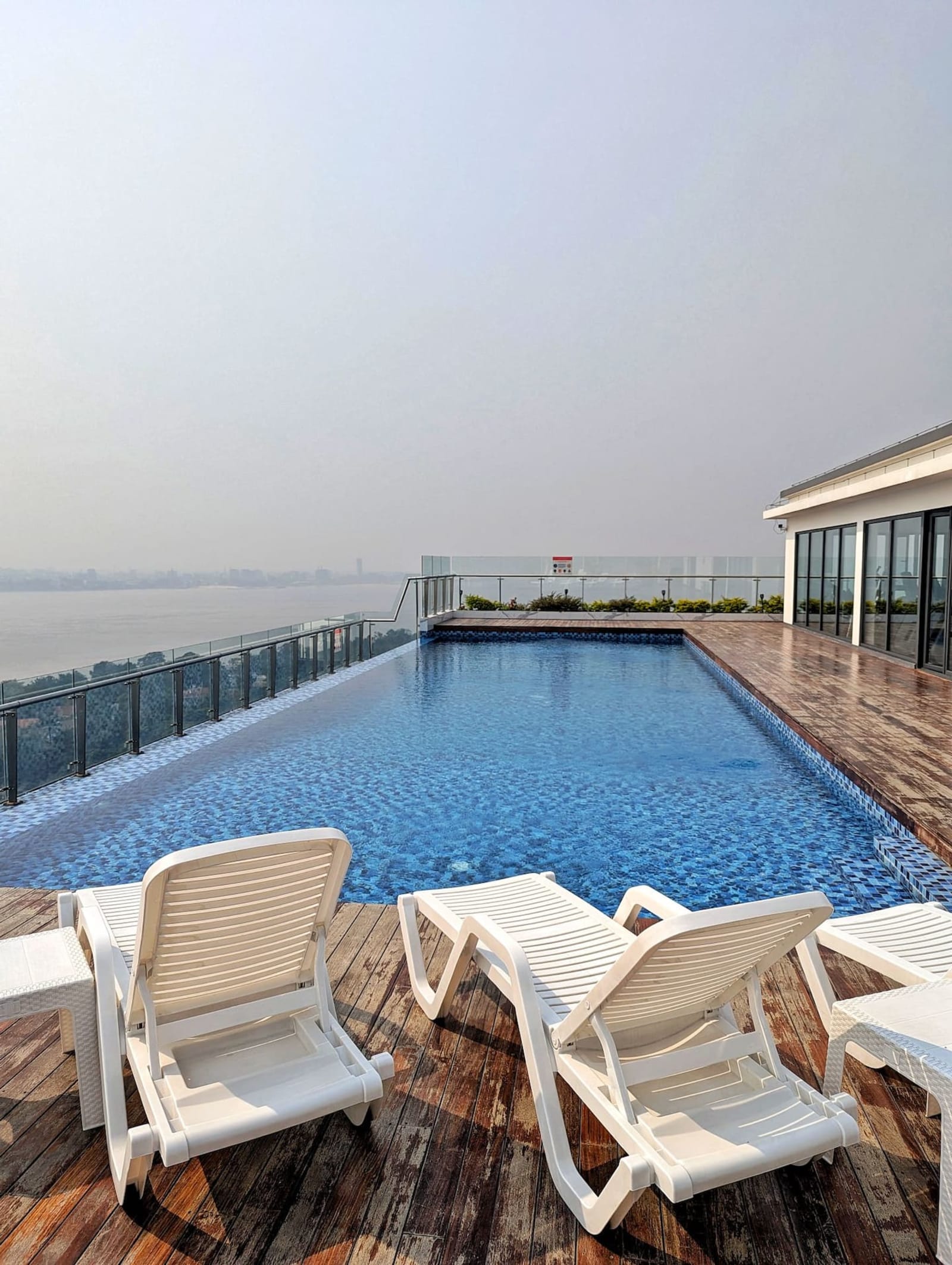 Gombe — appartement une chambre avec vue sur le fleuve et piscine — photo 40