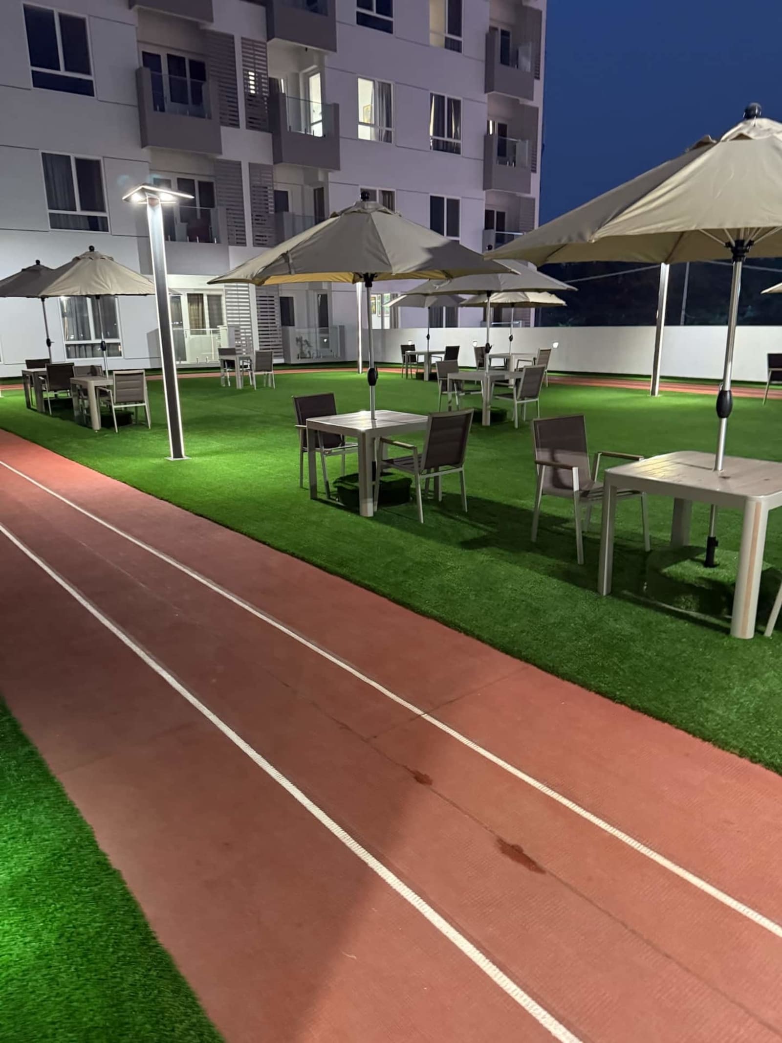 Gombe — studio avec balcon, piscine et salle de sport — photo 18