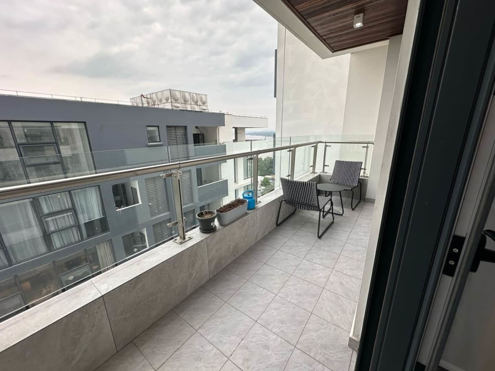 Gombe — appartement 1 chambre, piscine et toit-terrasse sur le fleuve — photo 13
