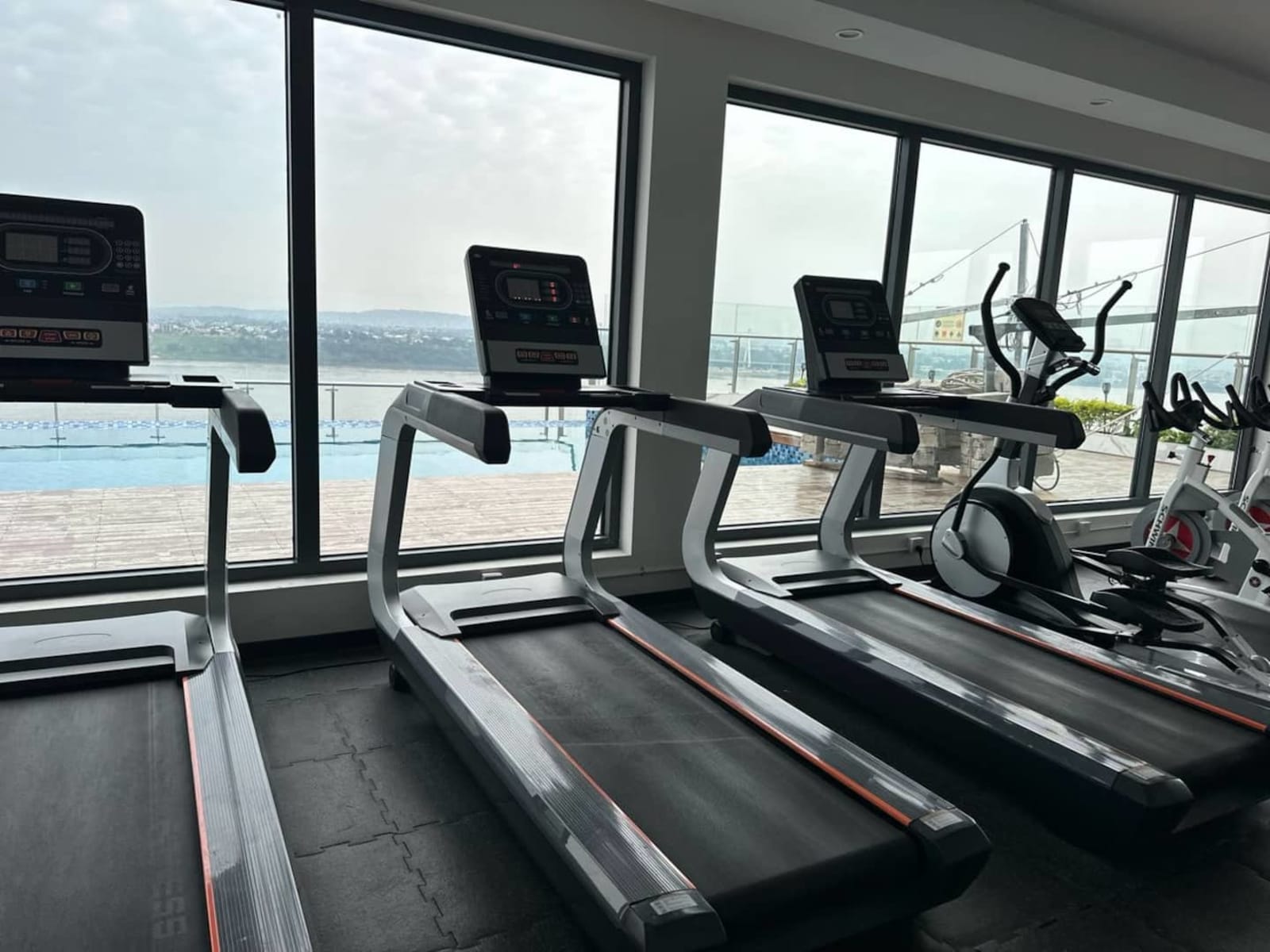 Gombe — appartement 1 chambre, piscine et toit-terrasse sur le fleuve — photo 16