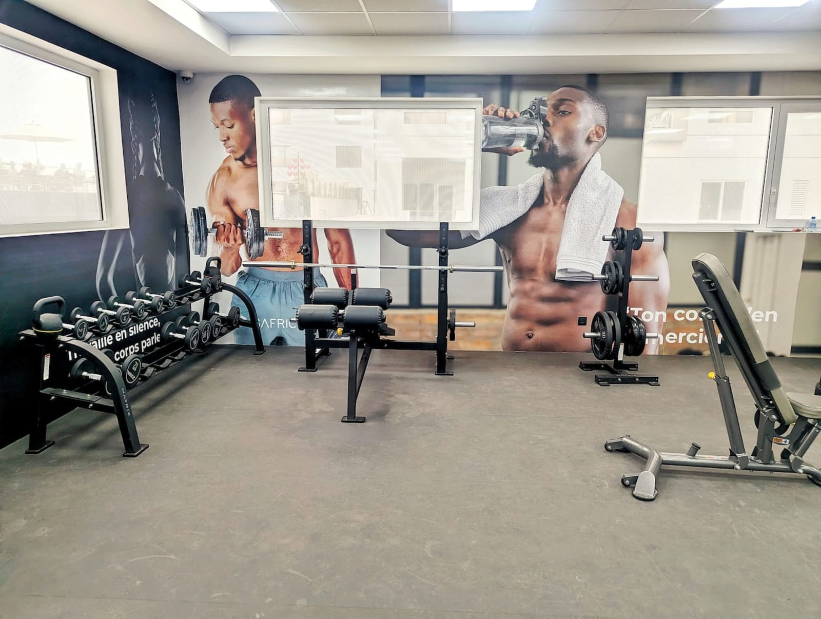 Gombe La Promenade II — une chambre, piscine et salle de sport — photo 30