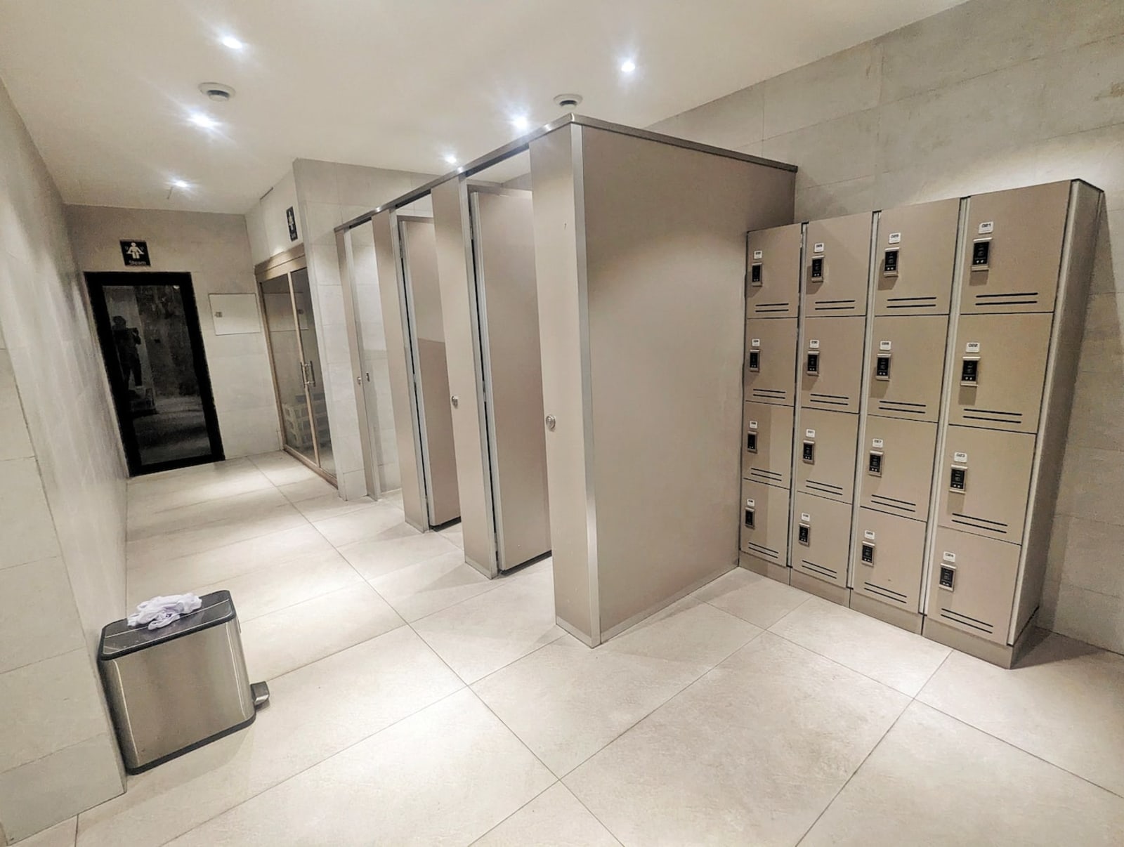 Gombe La Promenade II — une chambre, piscine et salle de sport — photo 50