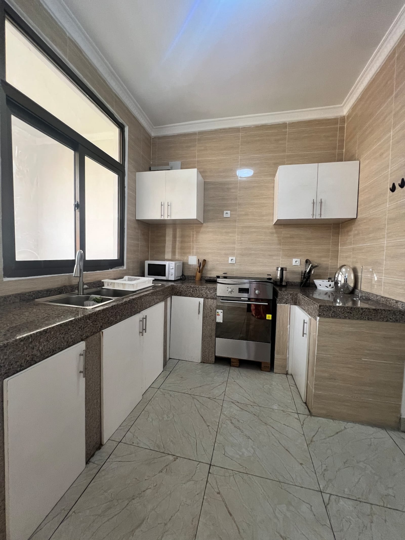 Gombe — appartement deux chambres, quartier sécurisé et balcon privé — photo 6