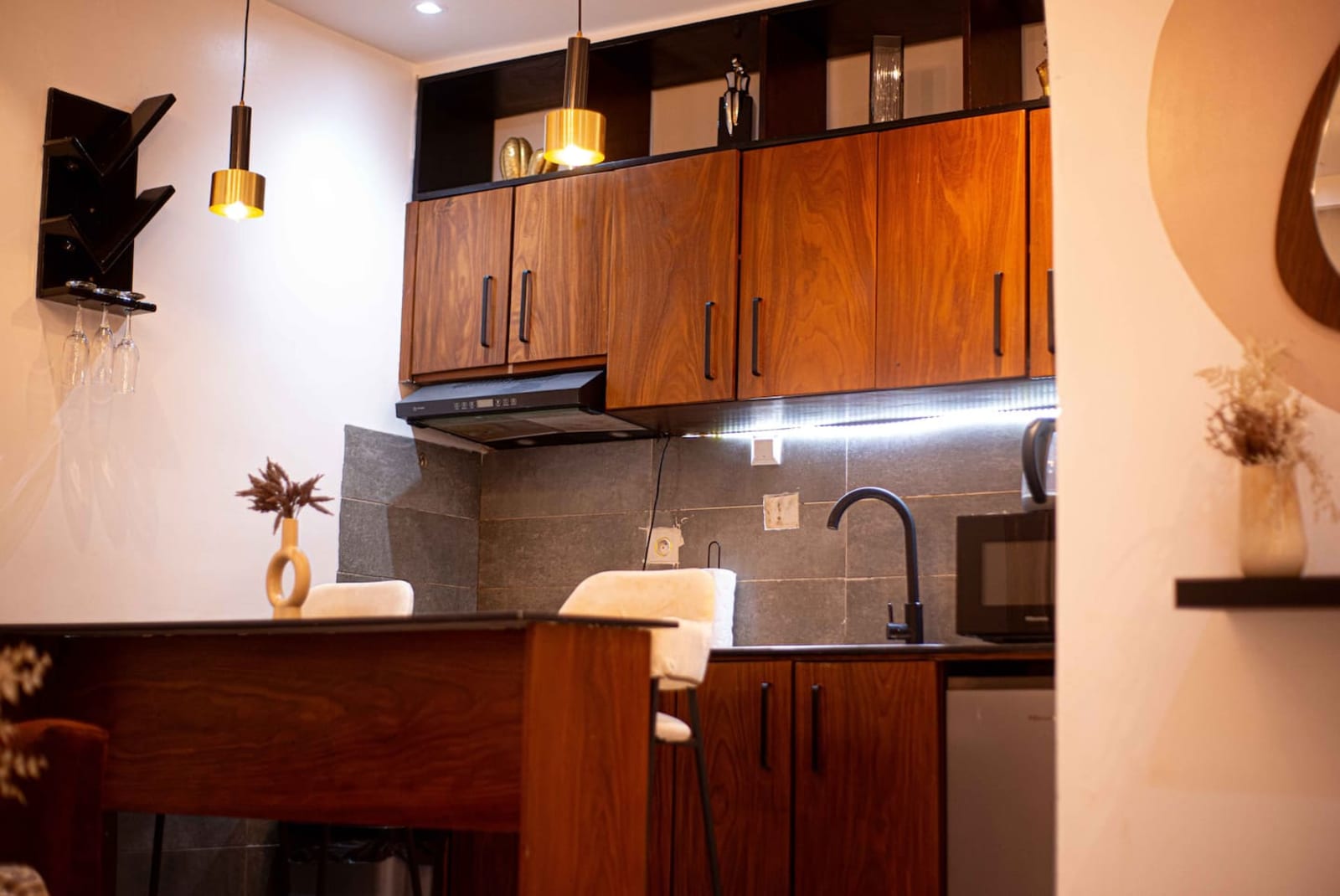Gombe Golf — appartement une chambre avec bureau et parking sécurisé — photo 7