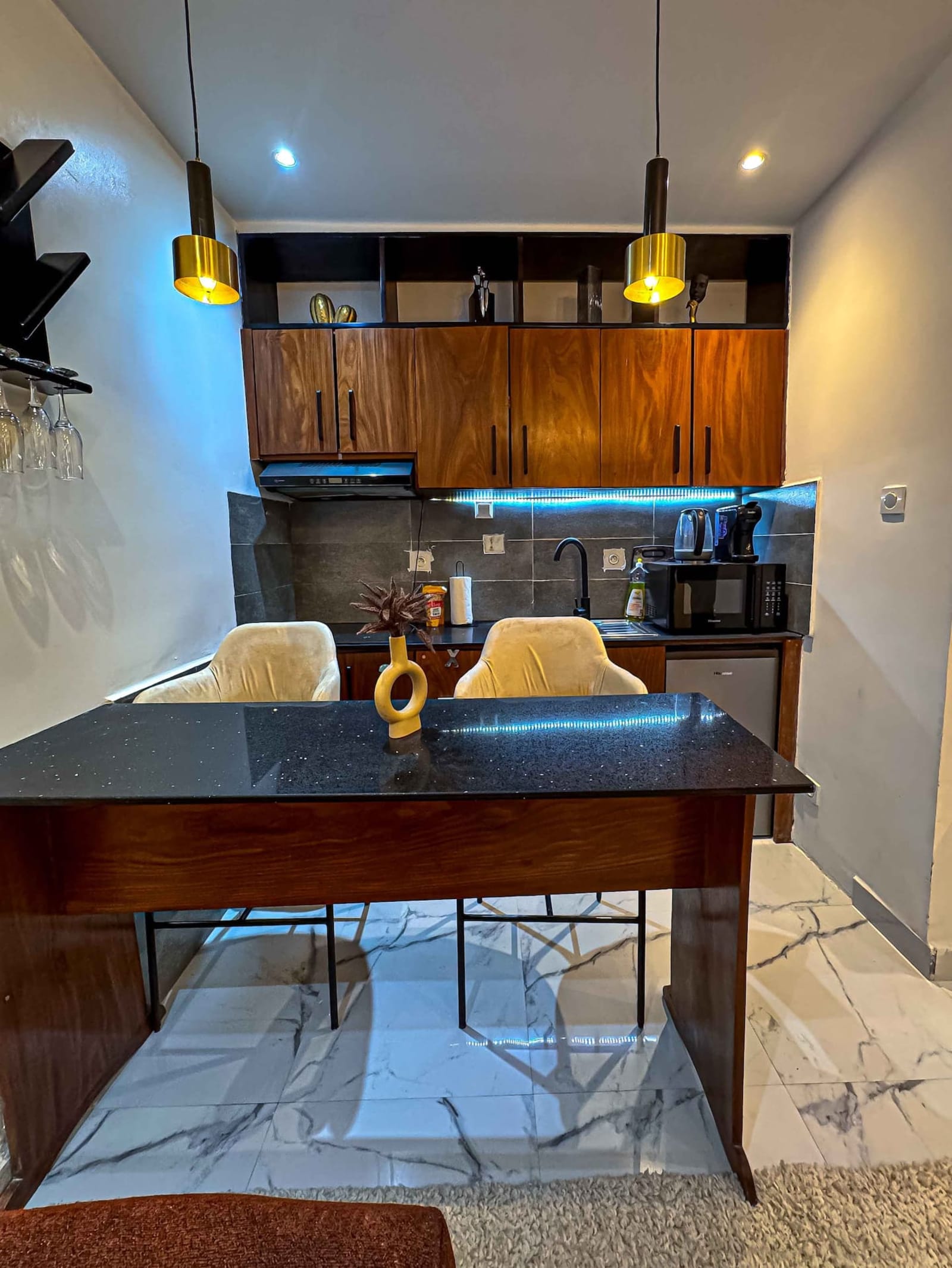 Gombe Golf — appartement une chambre avec bureau et parking sécurisé — photo 8