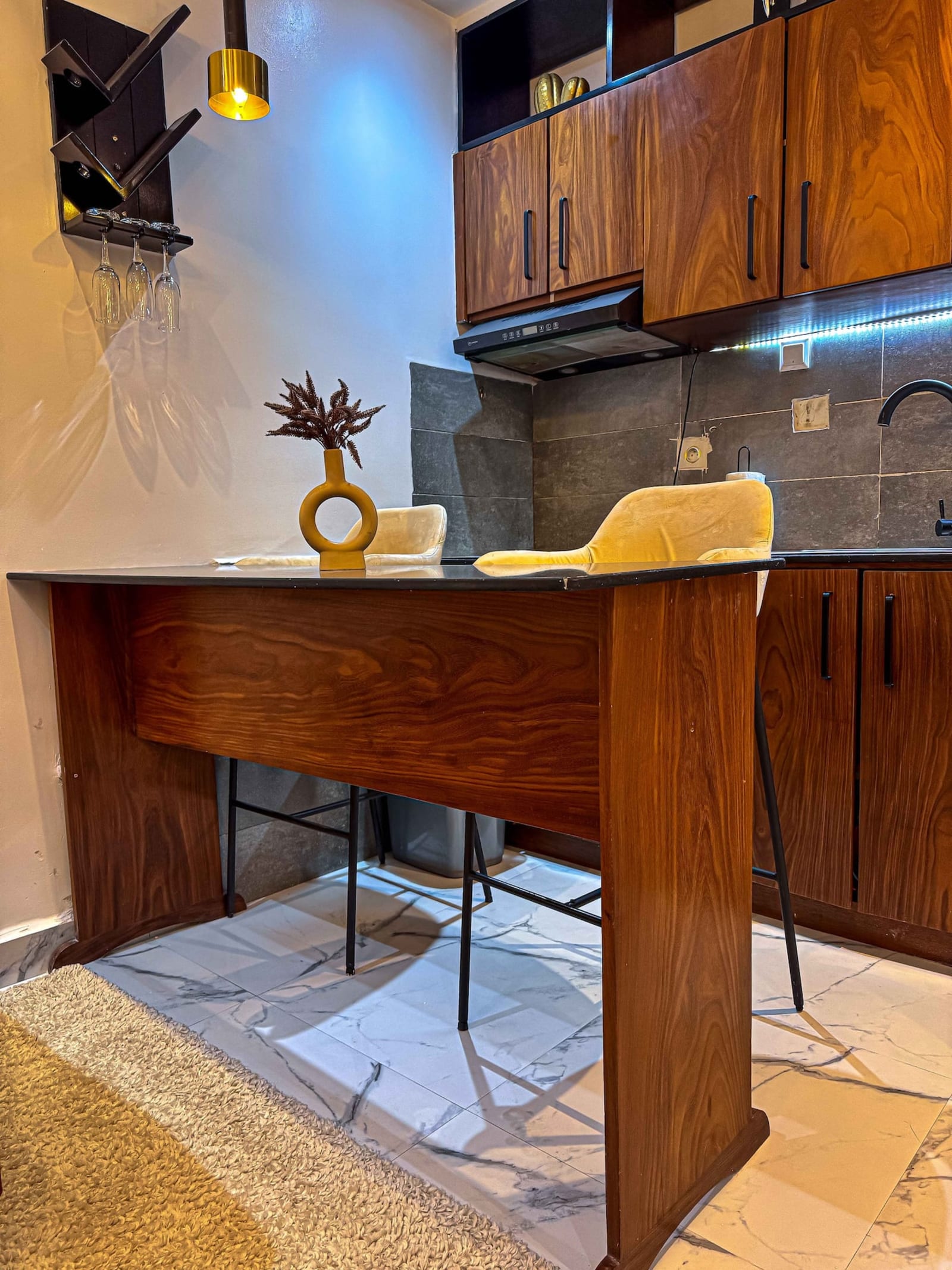 Gombe Golf — appartement une chambre avec bureau et parking sécurisé — photo 9