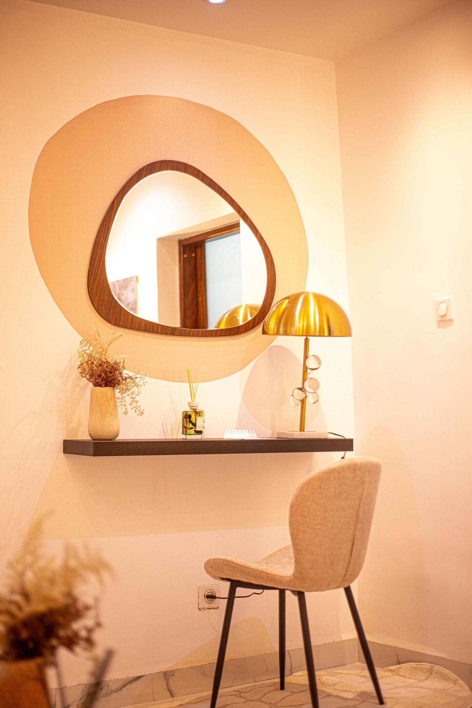 Gombe Golf — appartement une chambre avec bureau et parking sécurisé — photo 23
