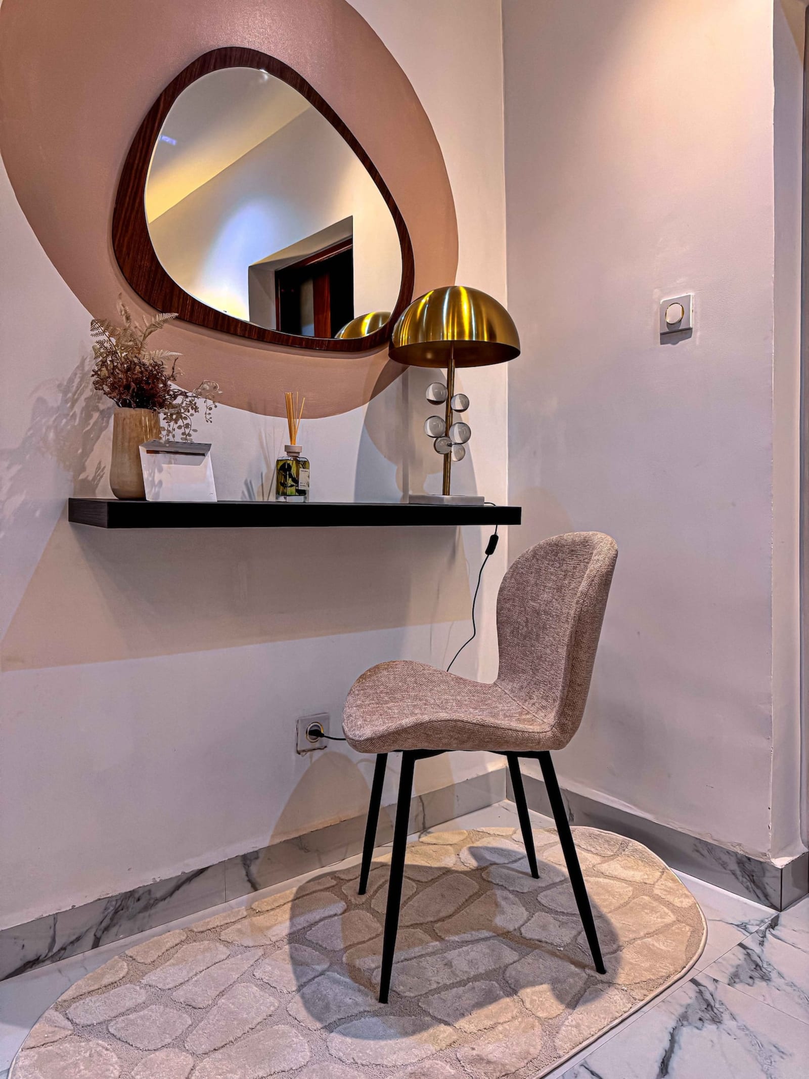 Gombe Golf — appartement une chambre avec bureau et parking sécurisé — photo 22