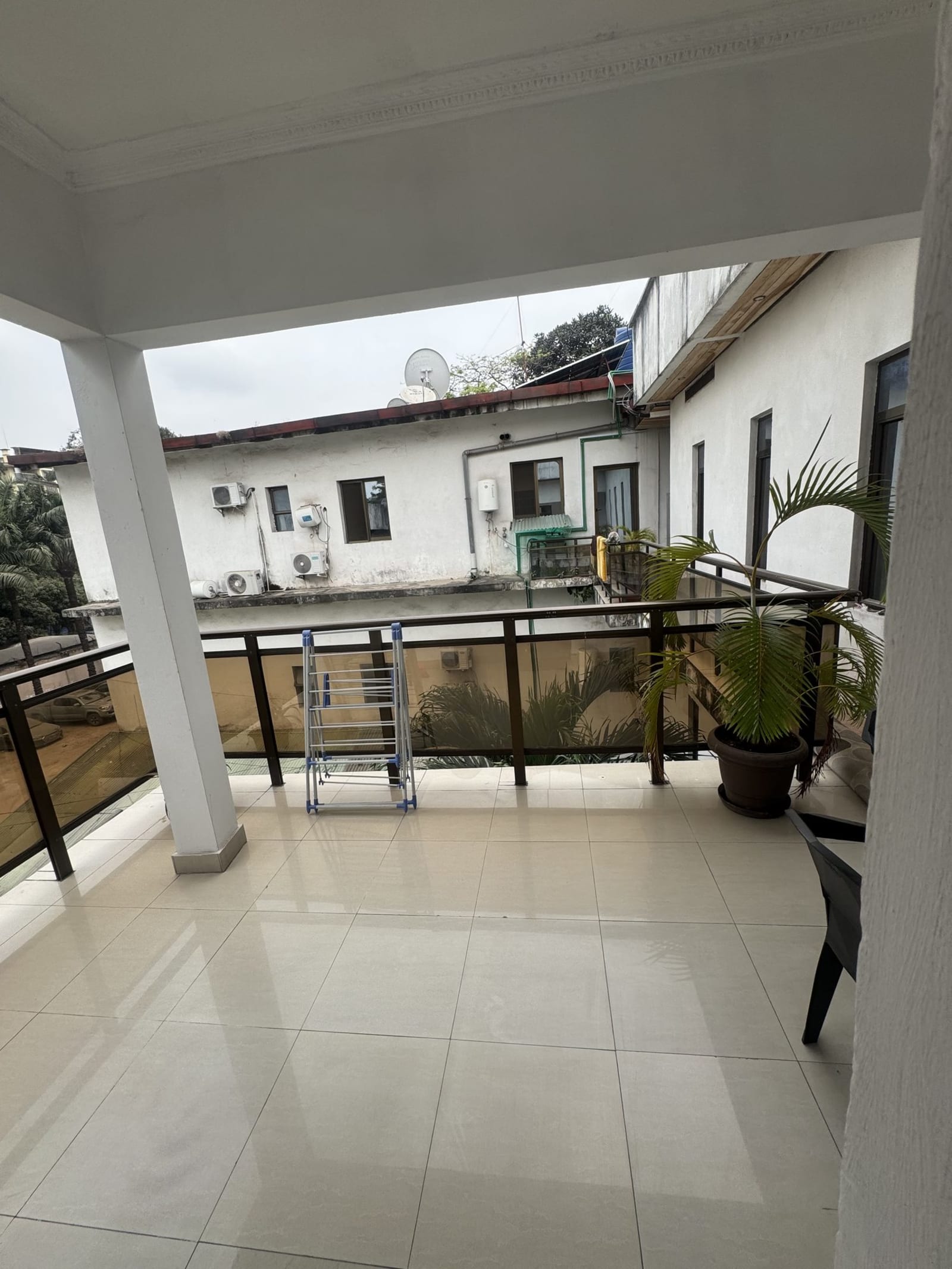 Gombe — Grand 2 chambres avec terrasse — photo 7