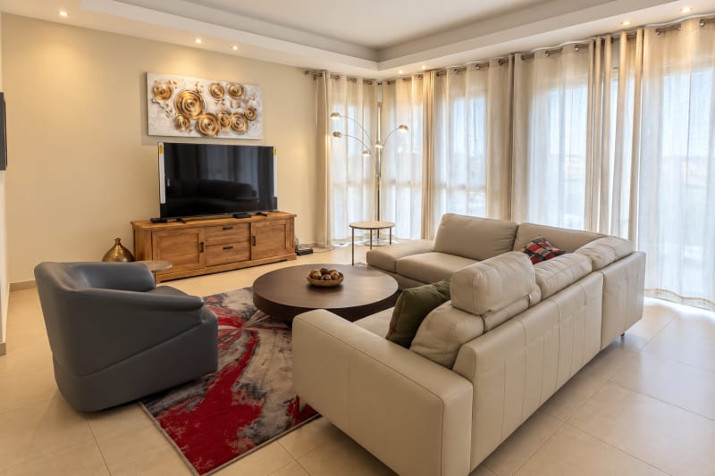 Riverview — Grand 3 chambres avec terrasse, Gombe