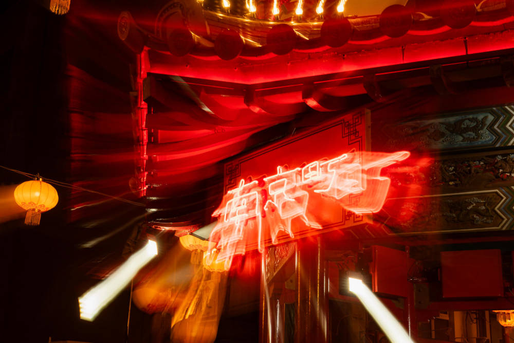 Chinese gate and street stalls in Nankinmachi | Kobe sightseeing