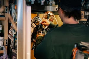 「届いたビールの美味しさを、劣化させずに」元整備士の好きが溢れるバー | 下手の横好き