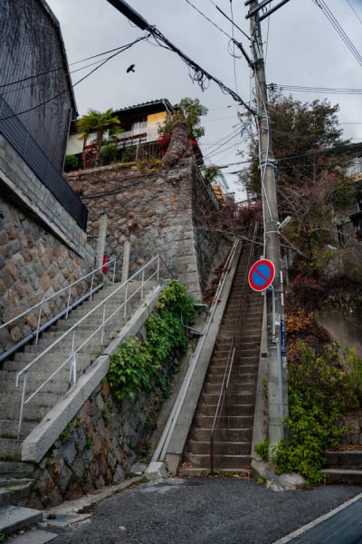 下から見上げた五十段階段
