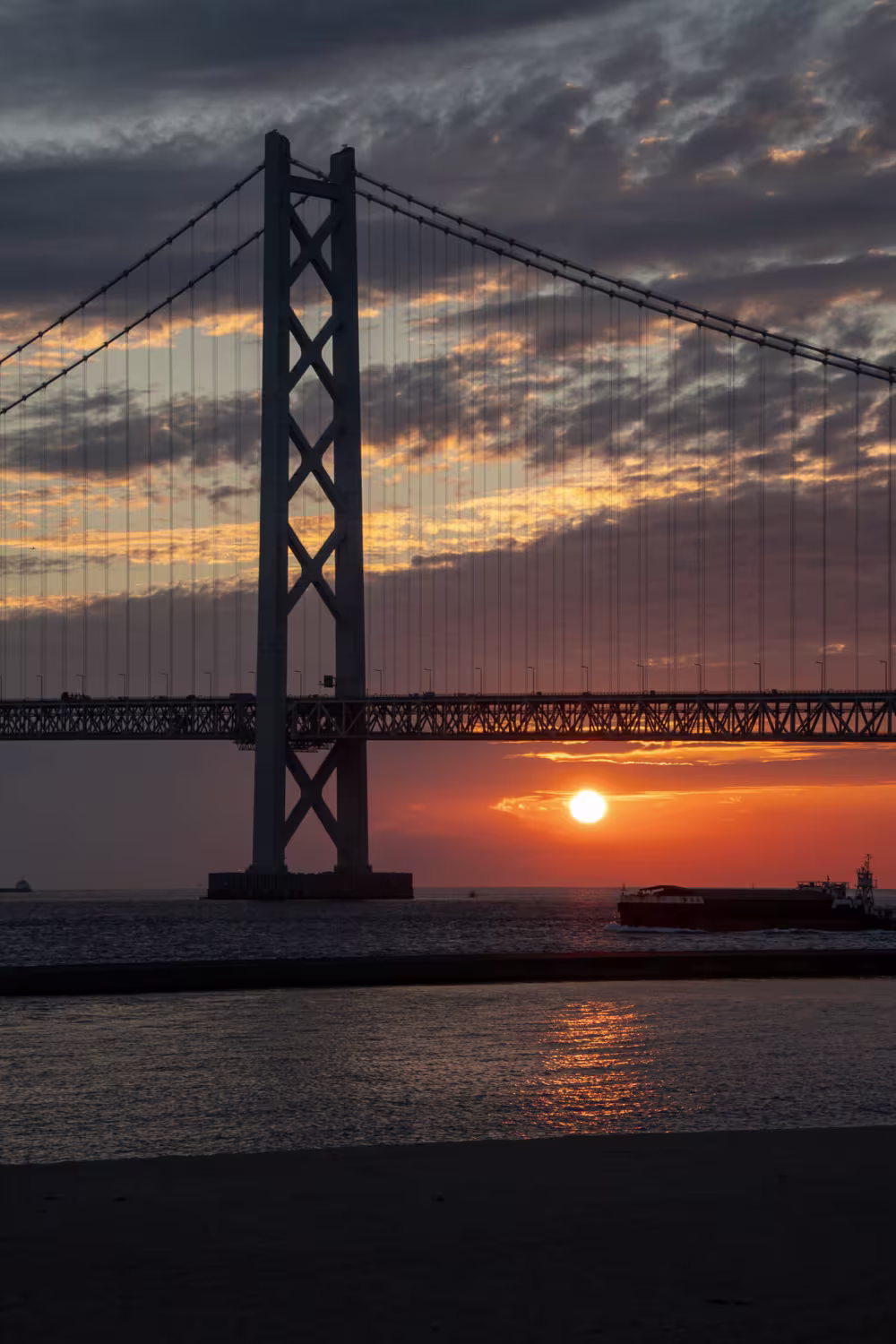 Night view of Akashi Kaikyo Bridge | Connecting Kobe and Awaji Island